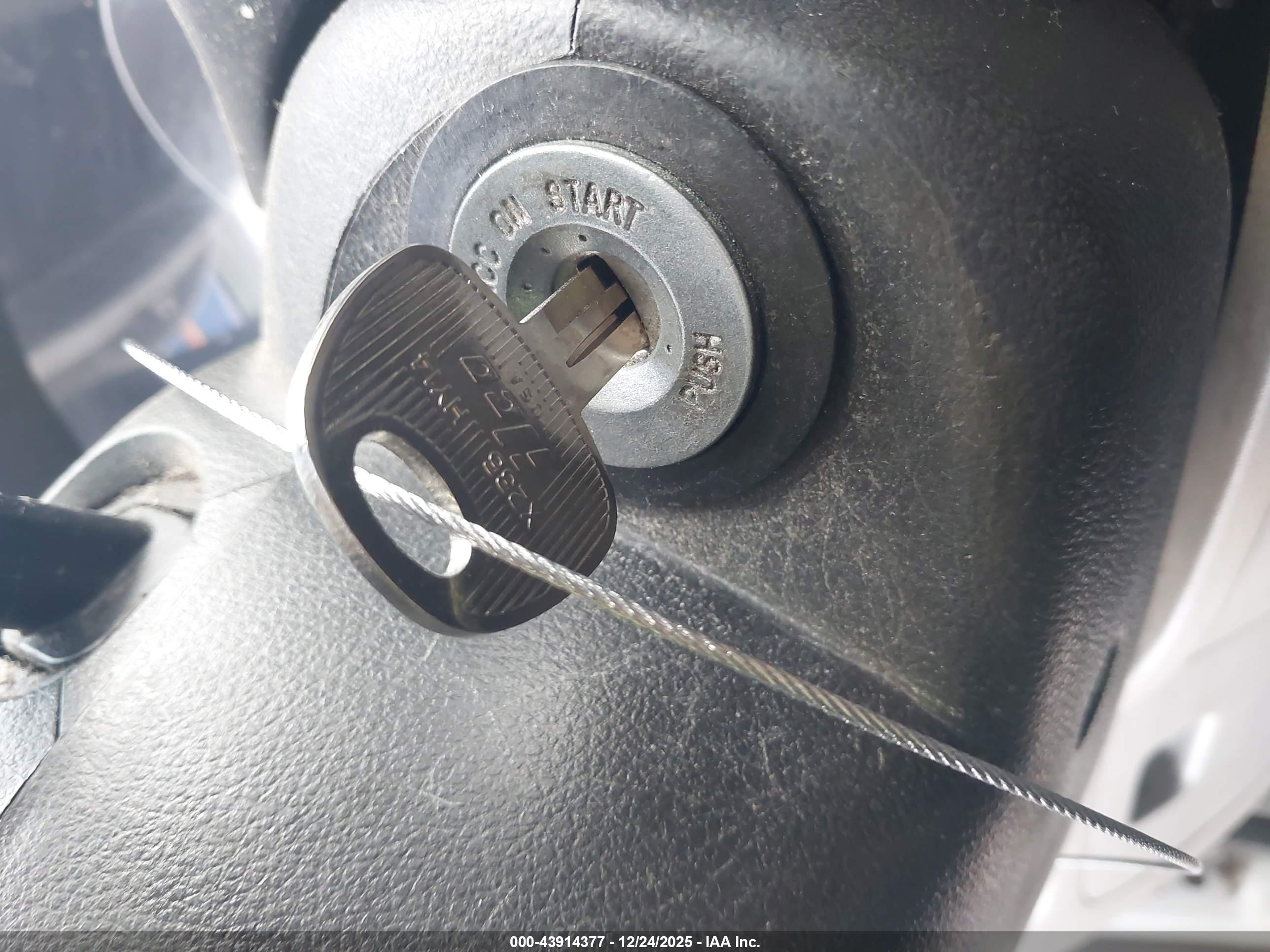 HYUNDAI ACCENT image 11
