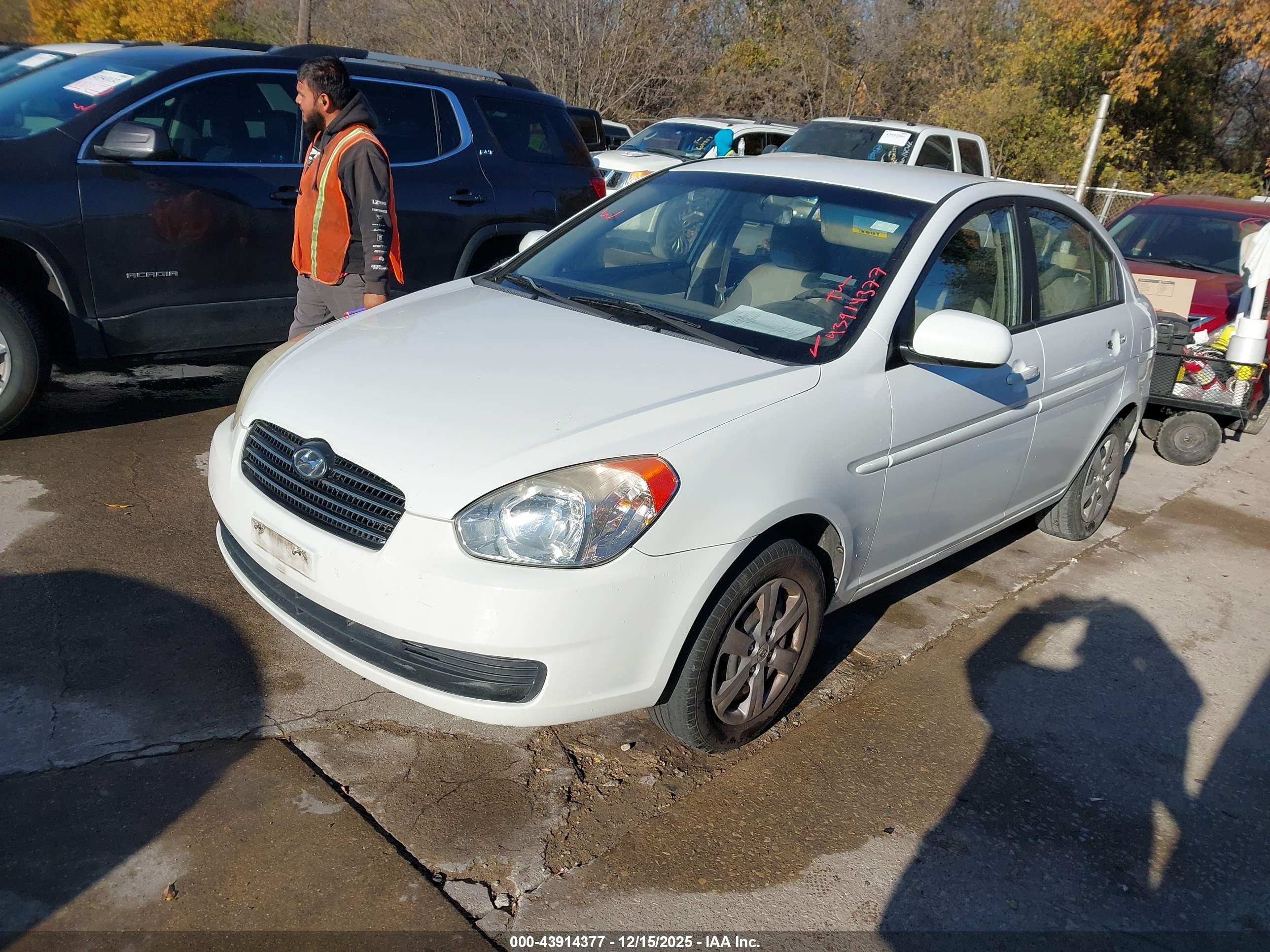 HYUNDAI ACCENT image 2