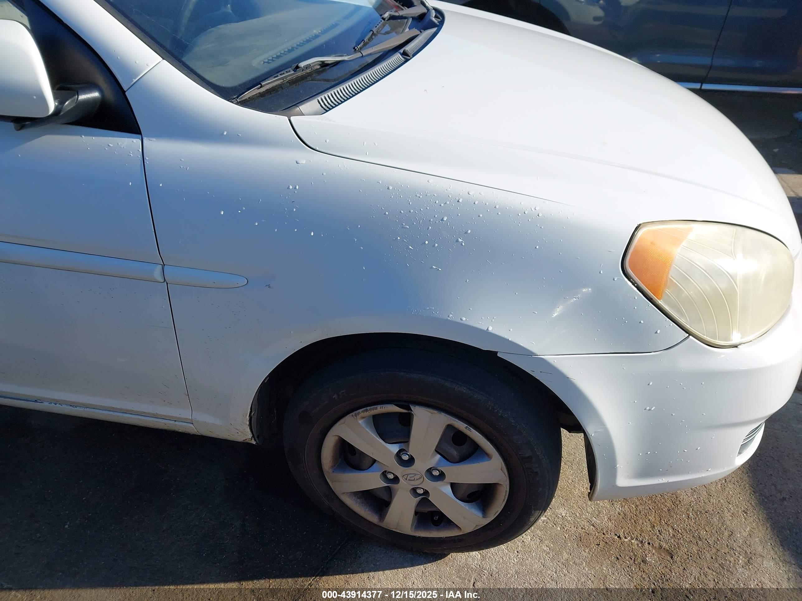 HYUNDAI ACCENT image 6