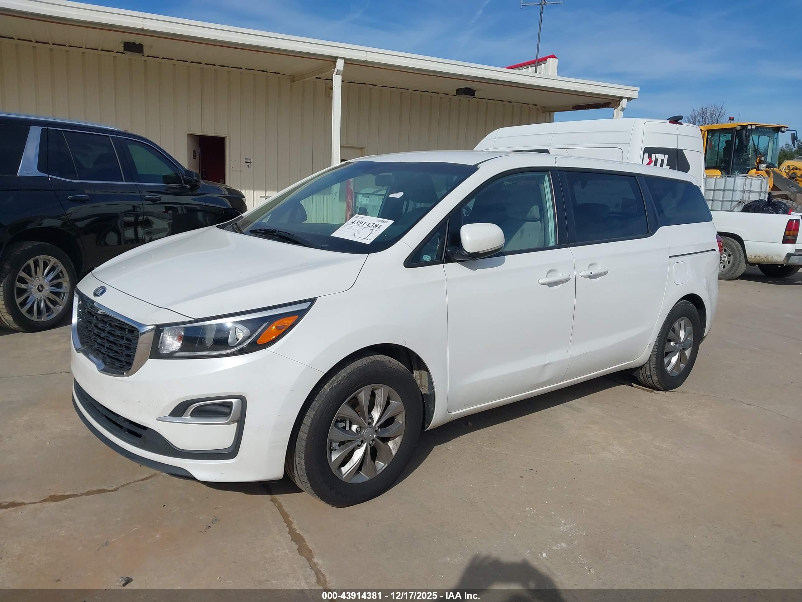 KIA SEDONA image 2