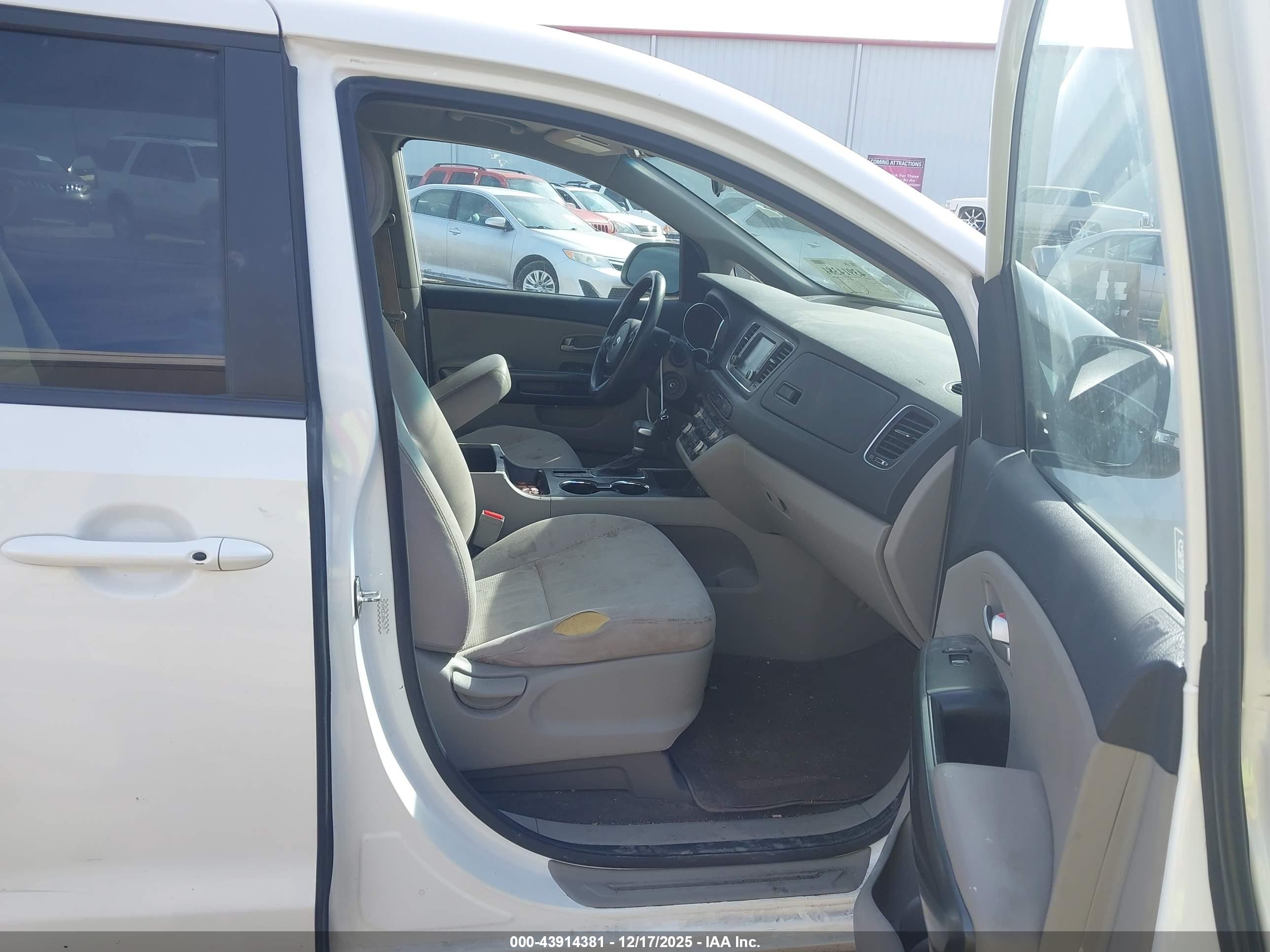 KIA SEDONA image 5