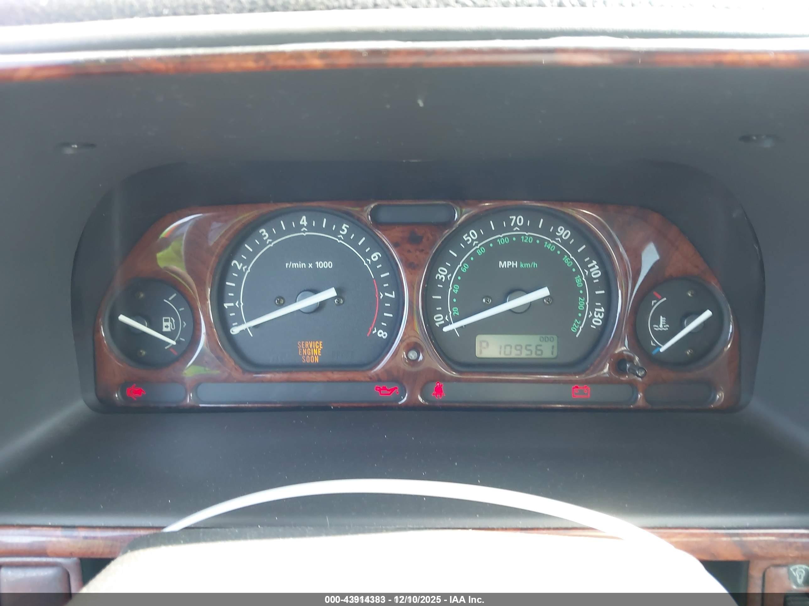 LAND ROVER image 7