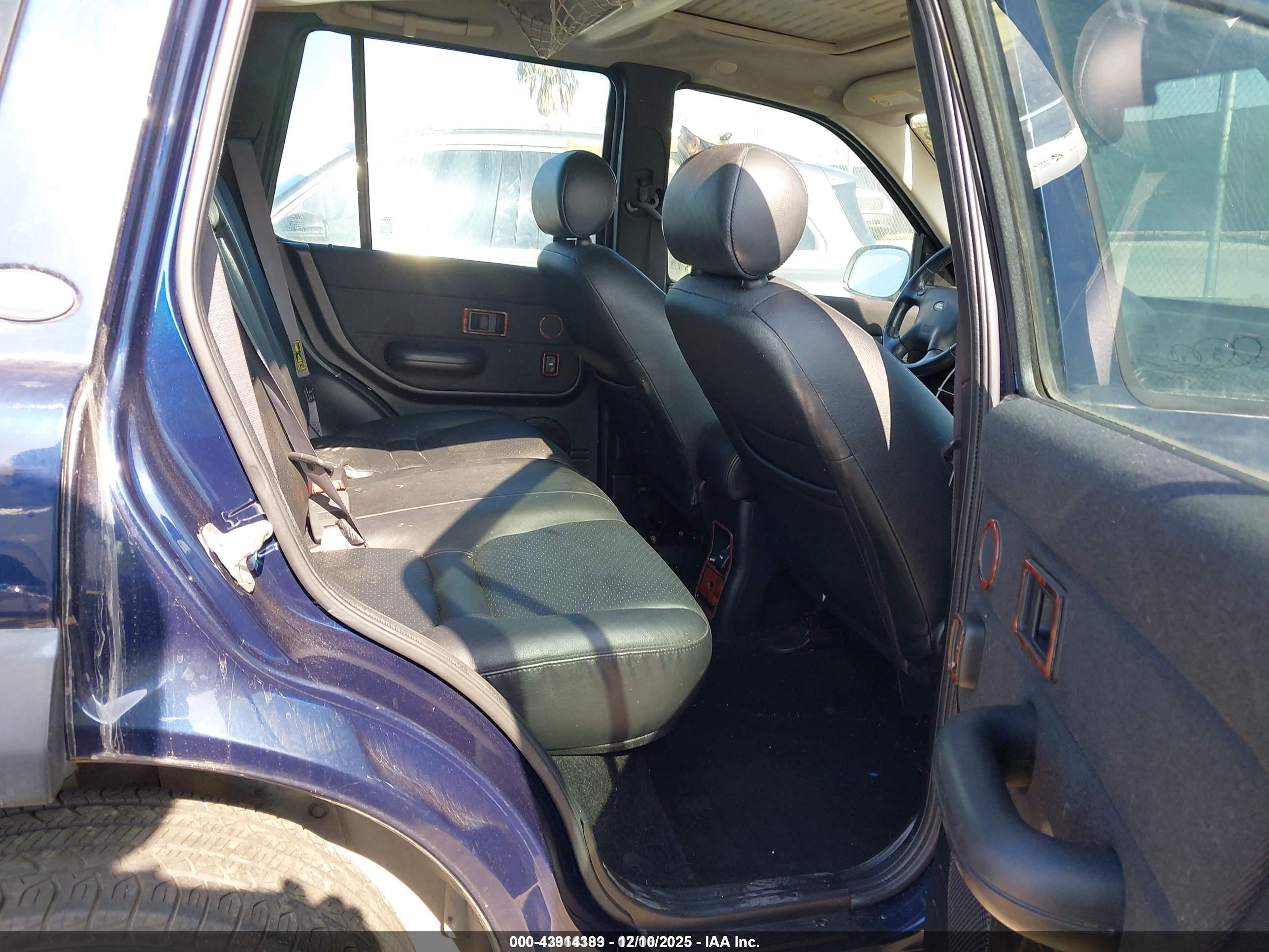 LAND ROVER image 8