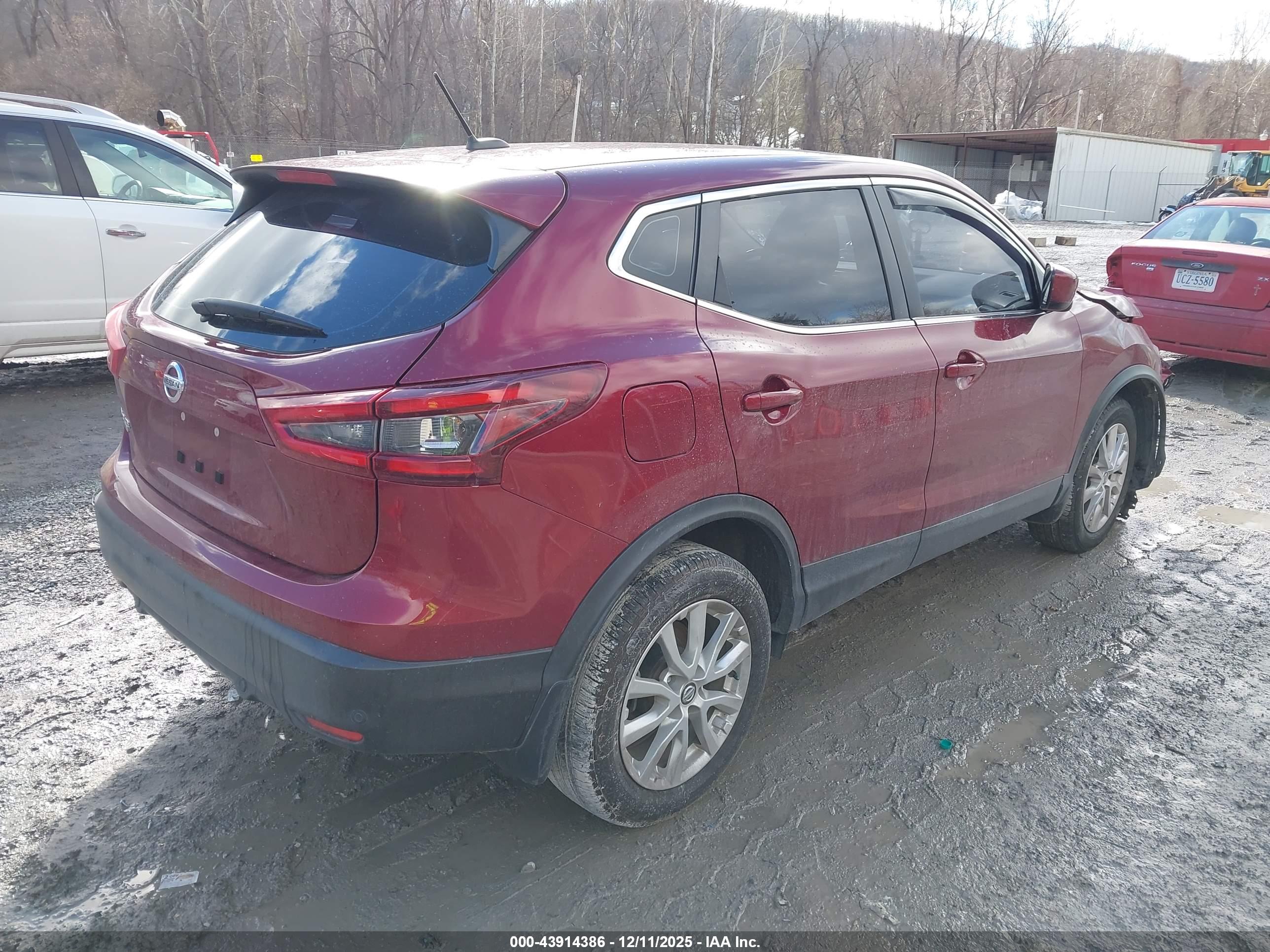 NISSAN ROGUE image 4