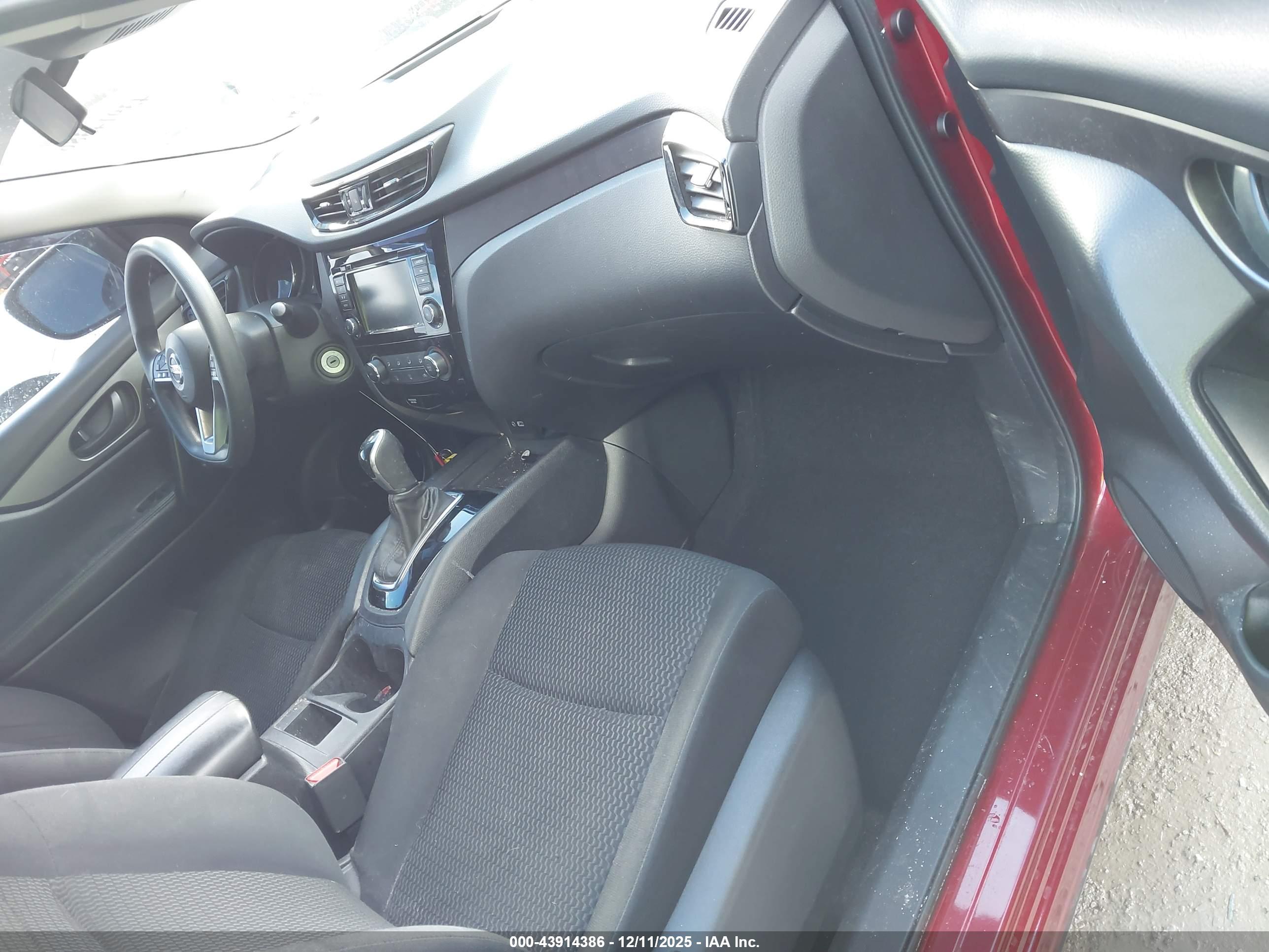 NISSAN ROGUE image 5