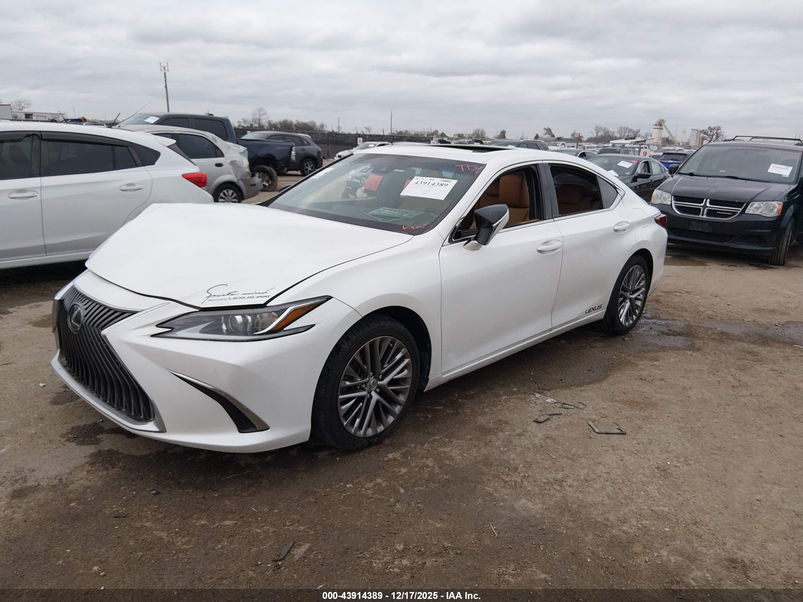 LEXUS ES image 2