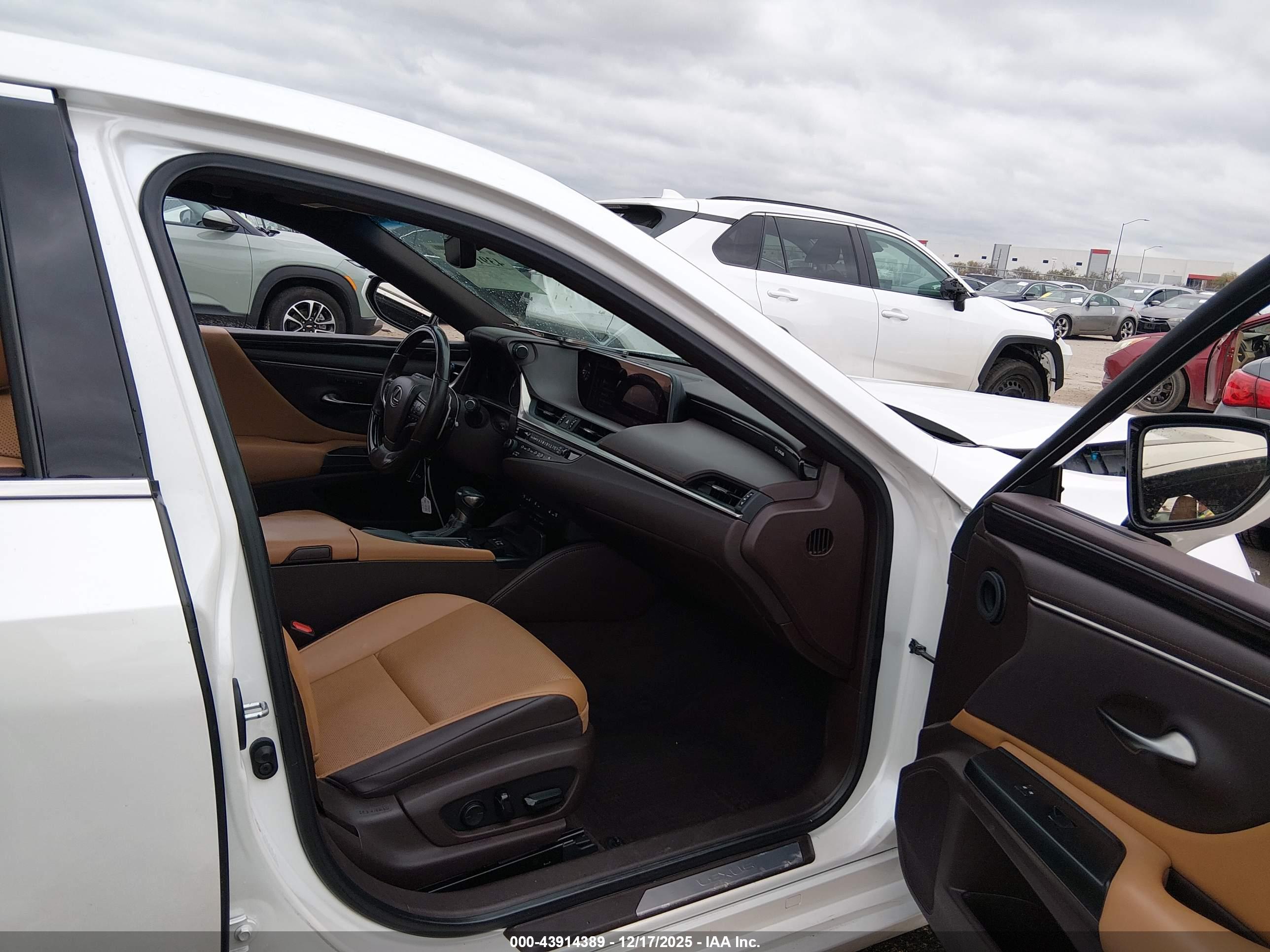 LEXUS ES image 5