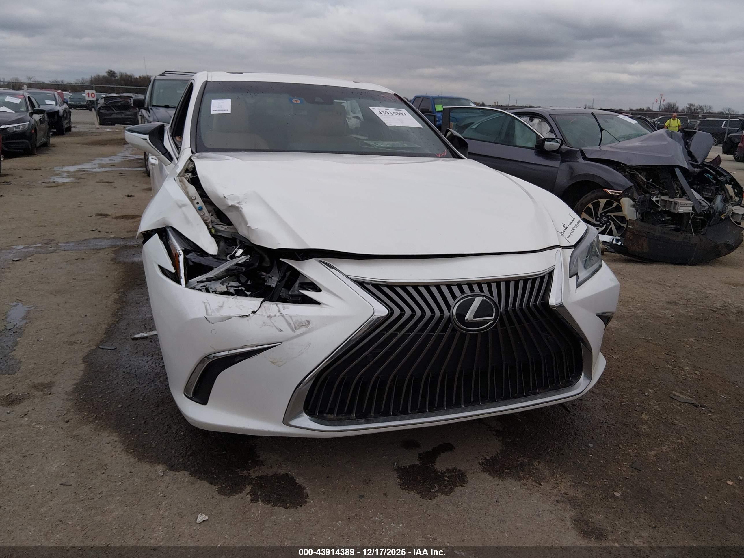 LEXUS ES image 6