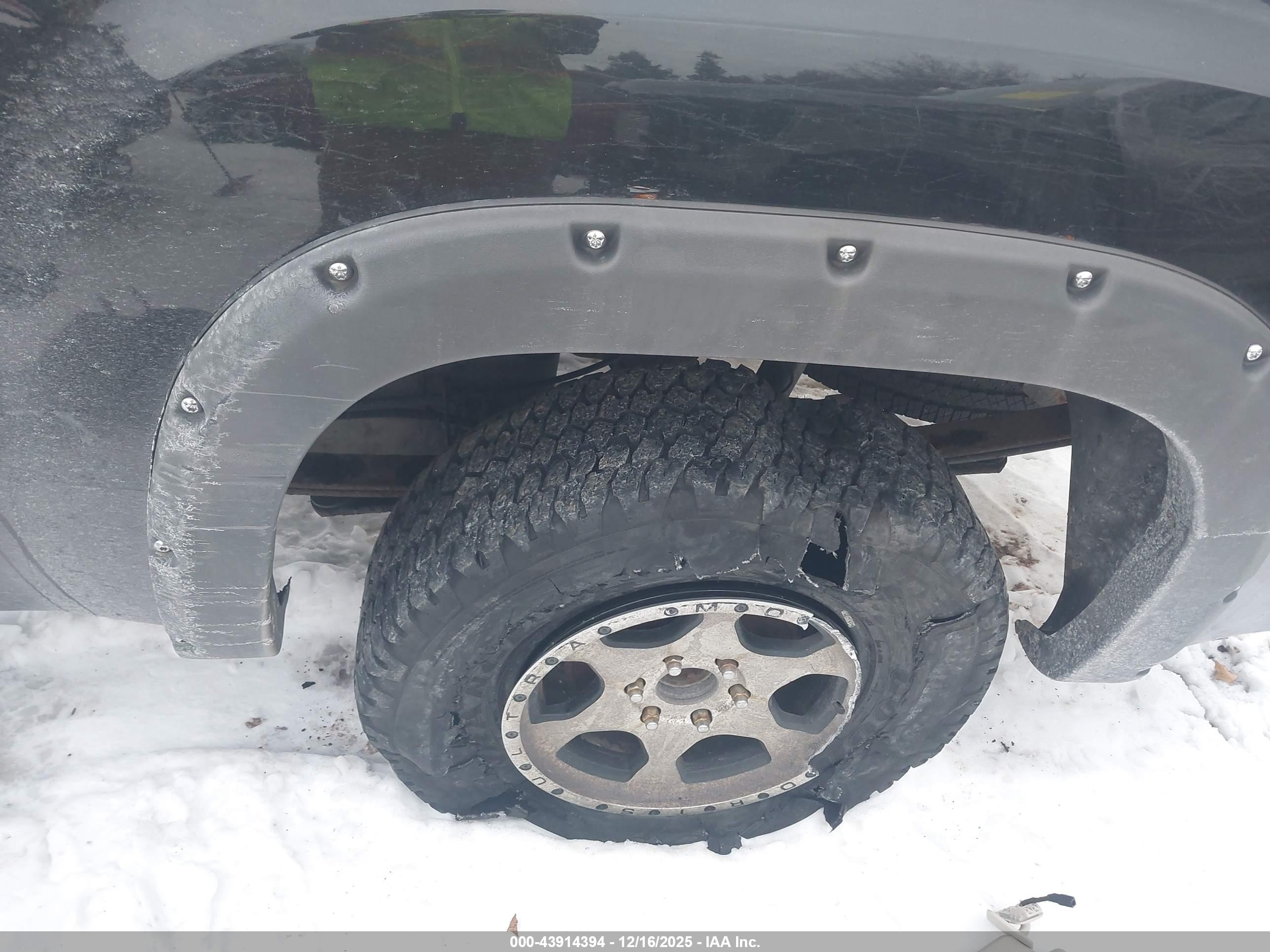 GMC SIERRA image 6