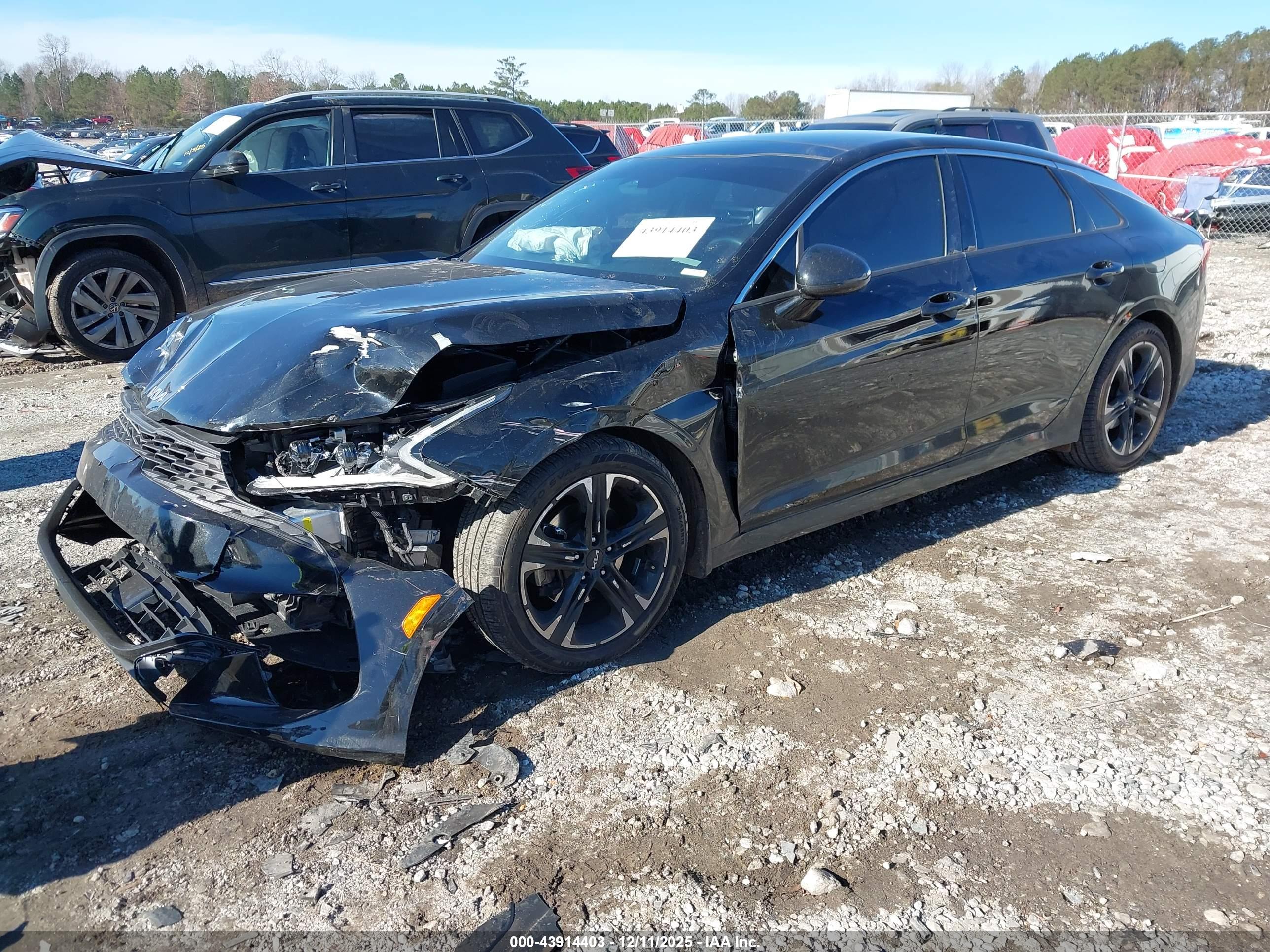 KIA K5 image 2
