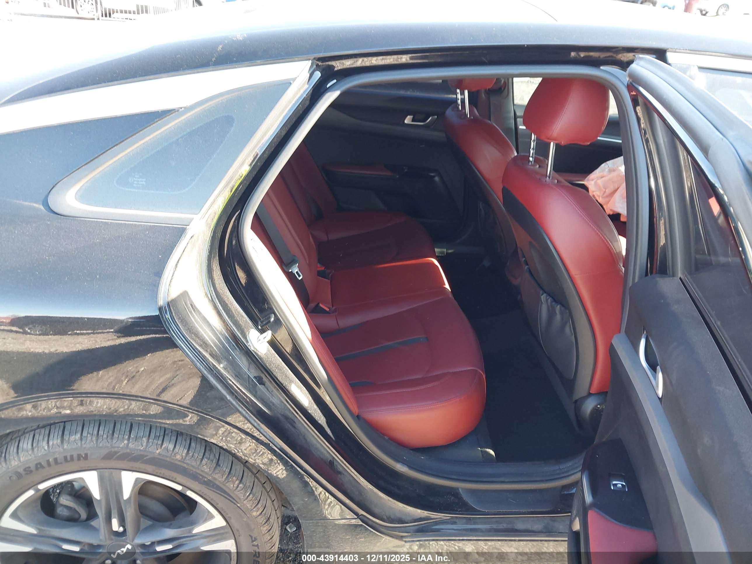 KIA K5 image 8