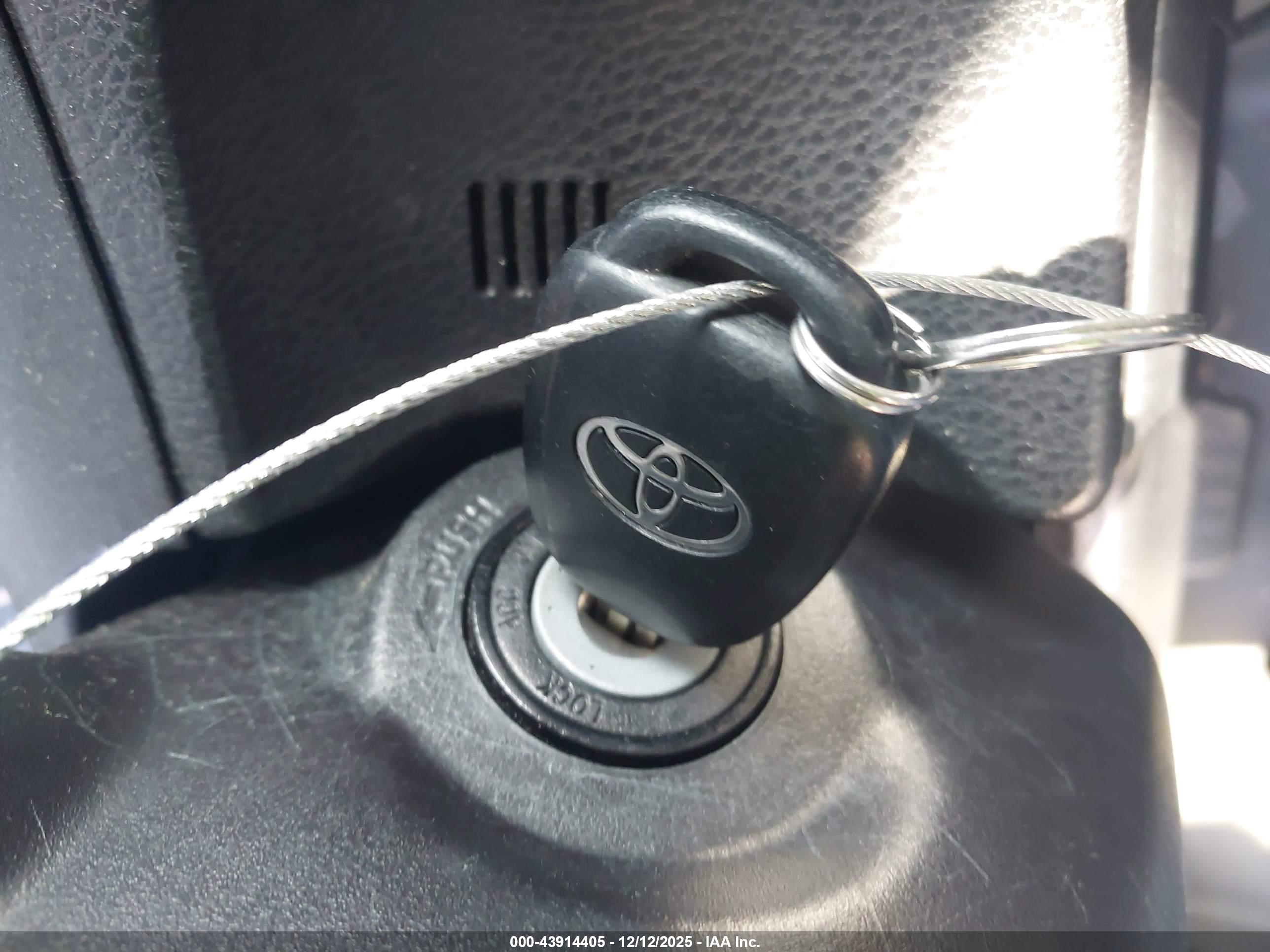 TOYOTA COROLLA image 11