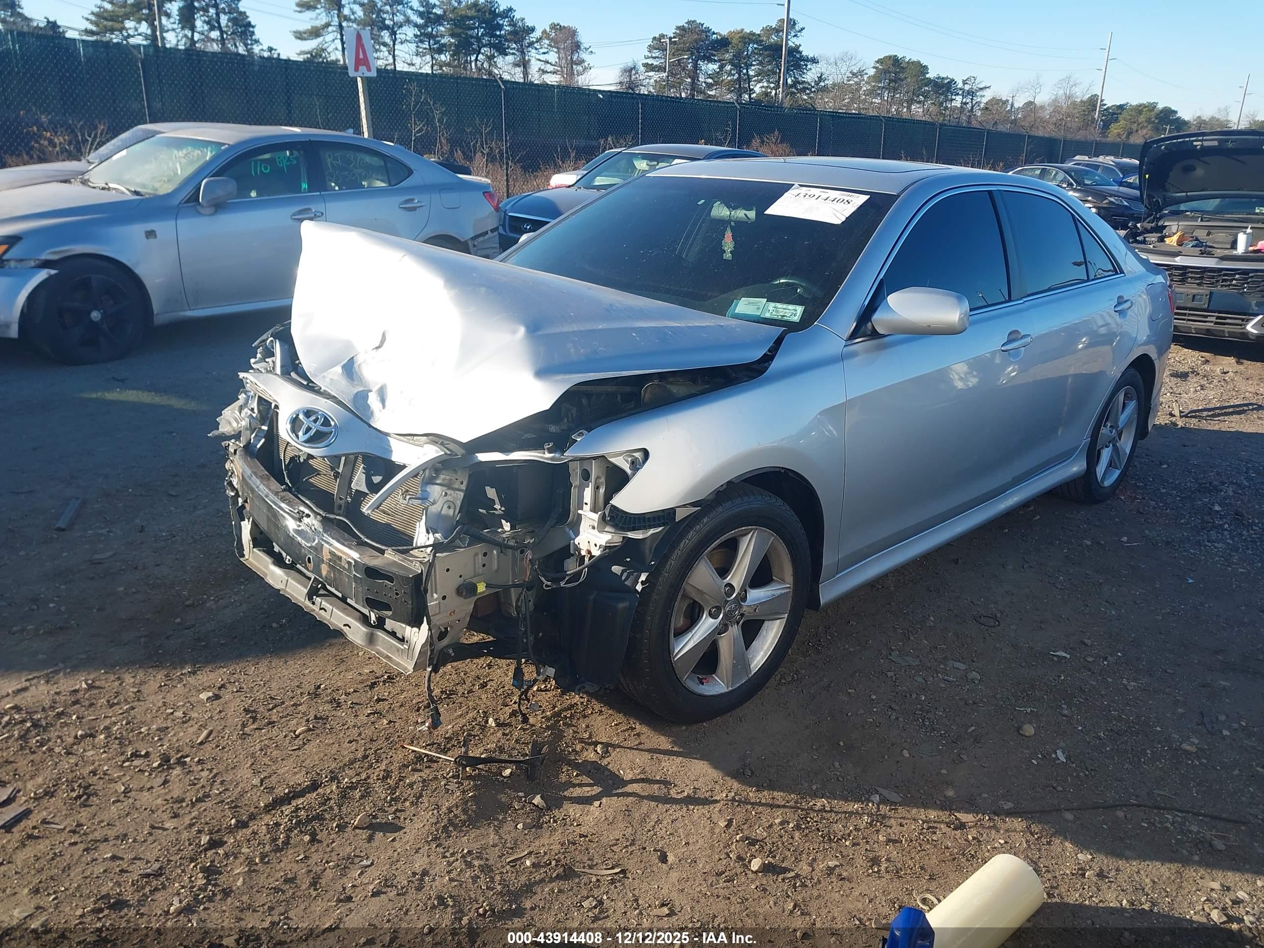 TOYOTA CAMRY image 2