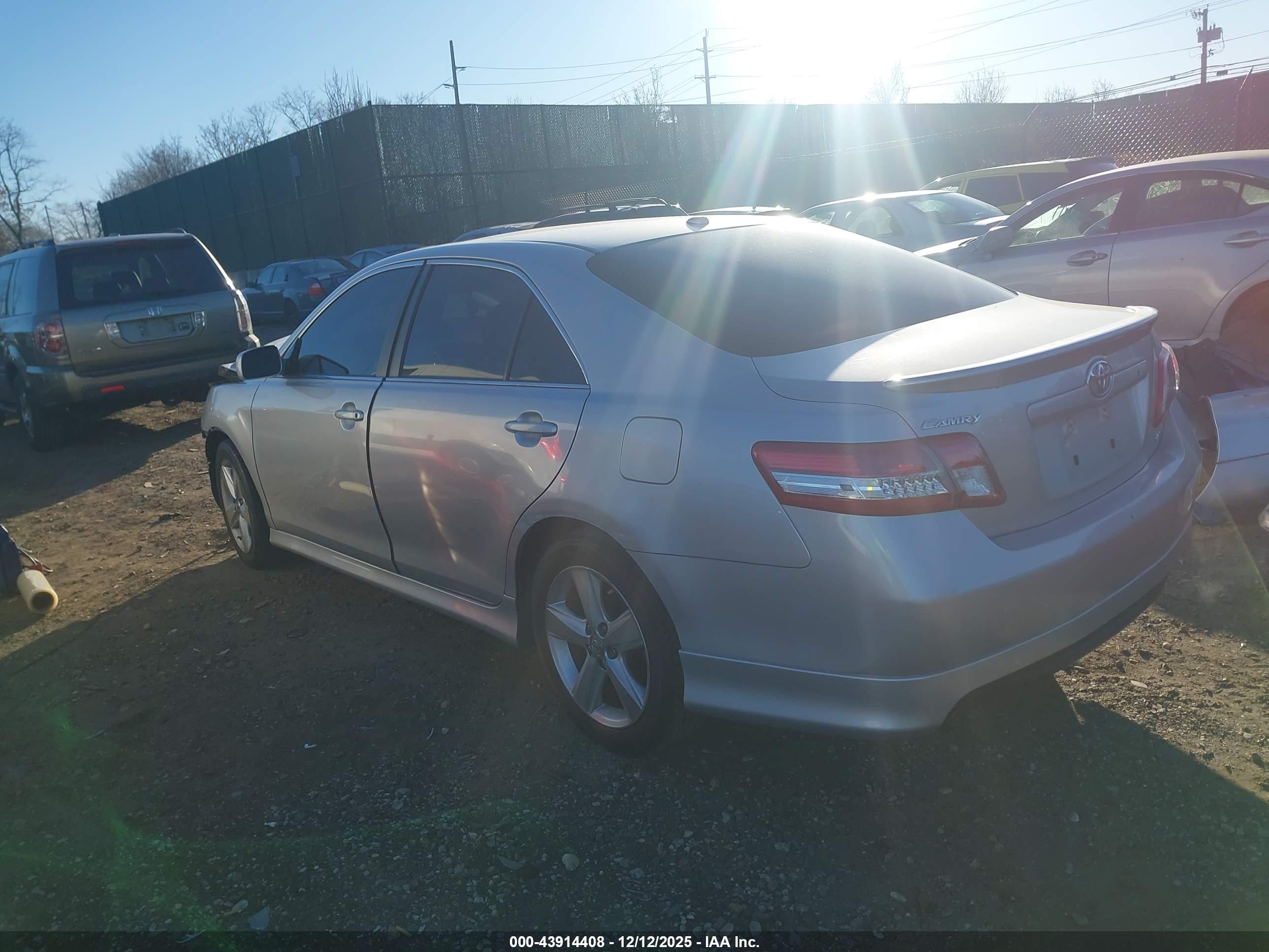 TOYOTA CAMRY image 3