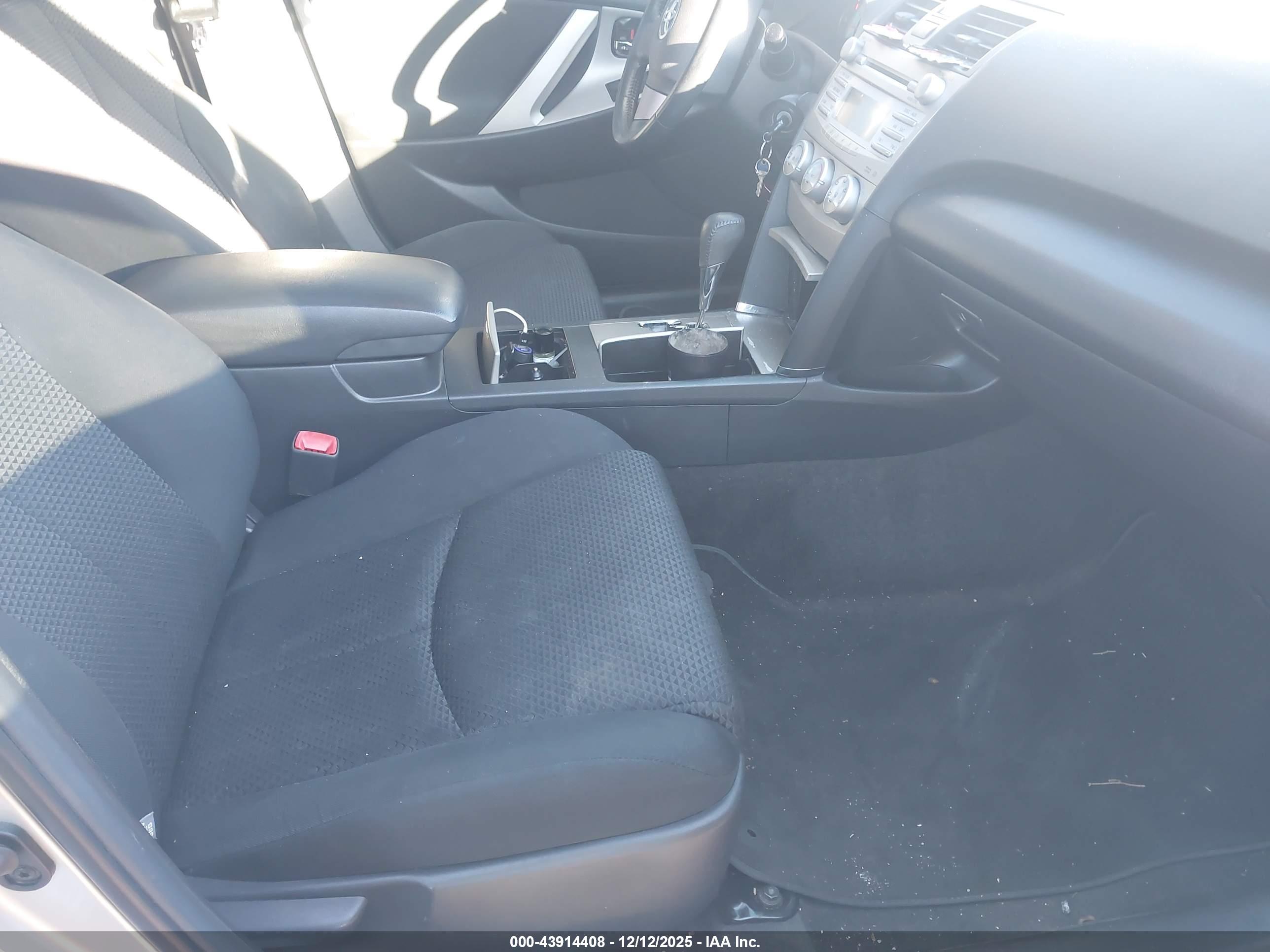 TOYOTA CAMRY image 5
