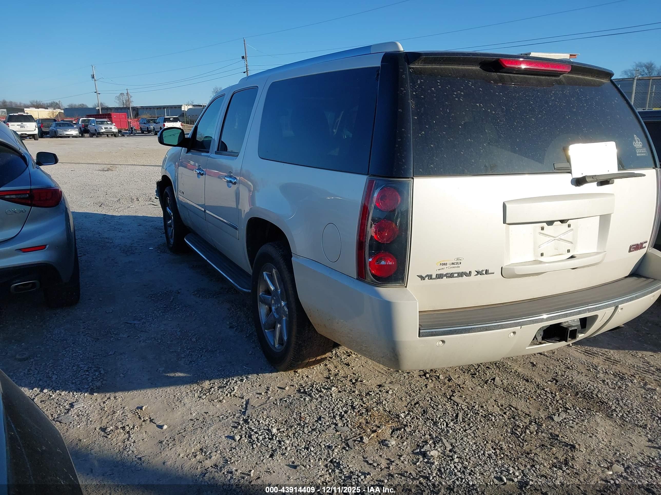 GMC YUKON image 3