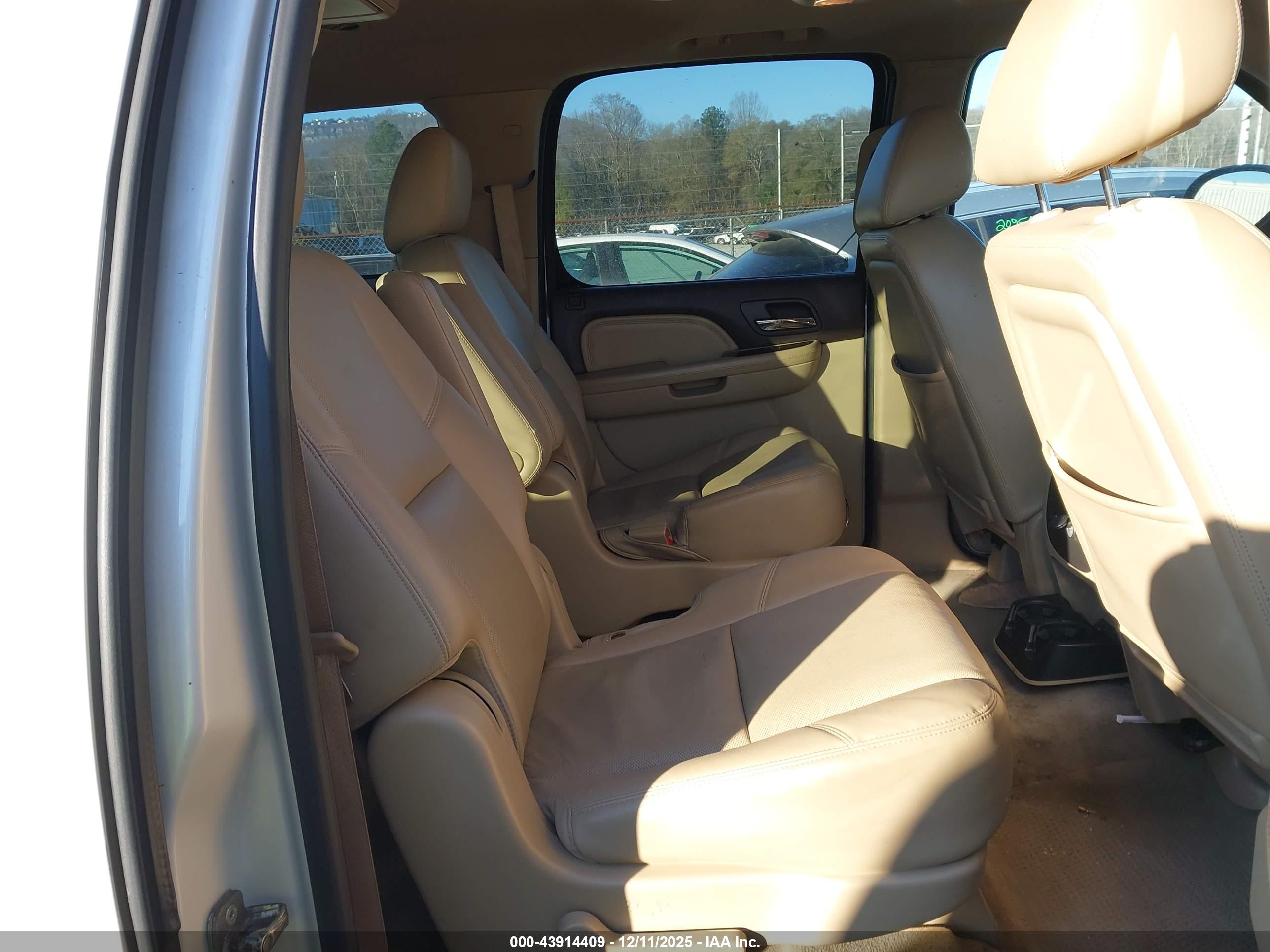GMC YUKON image 8