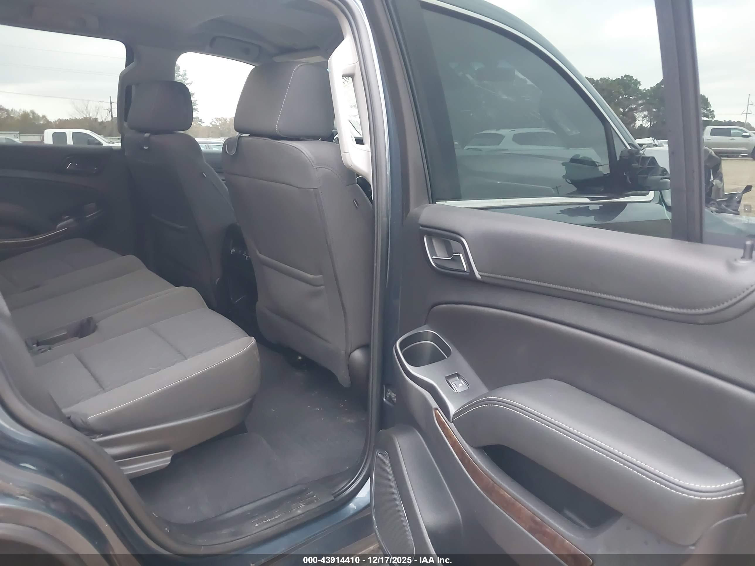 CHEVROLET TAHOE image 8