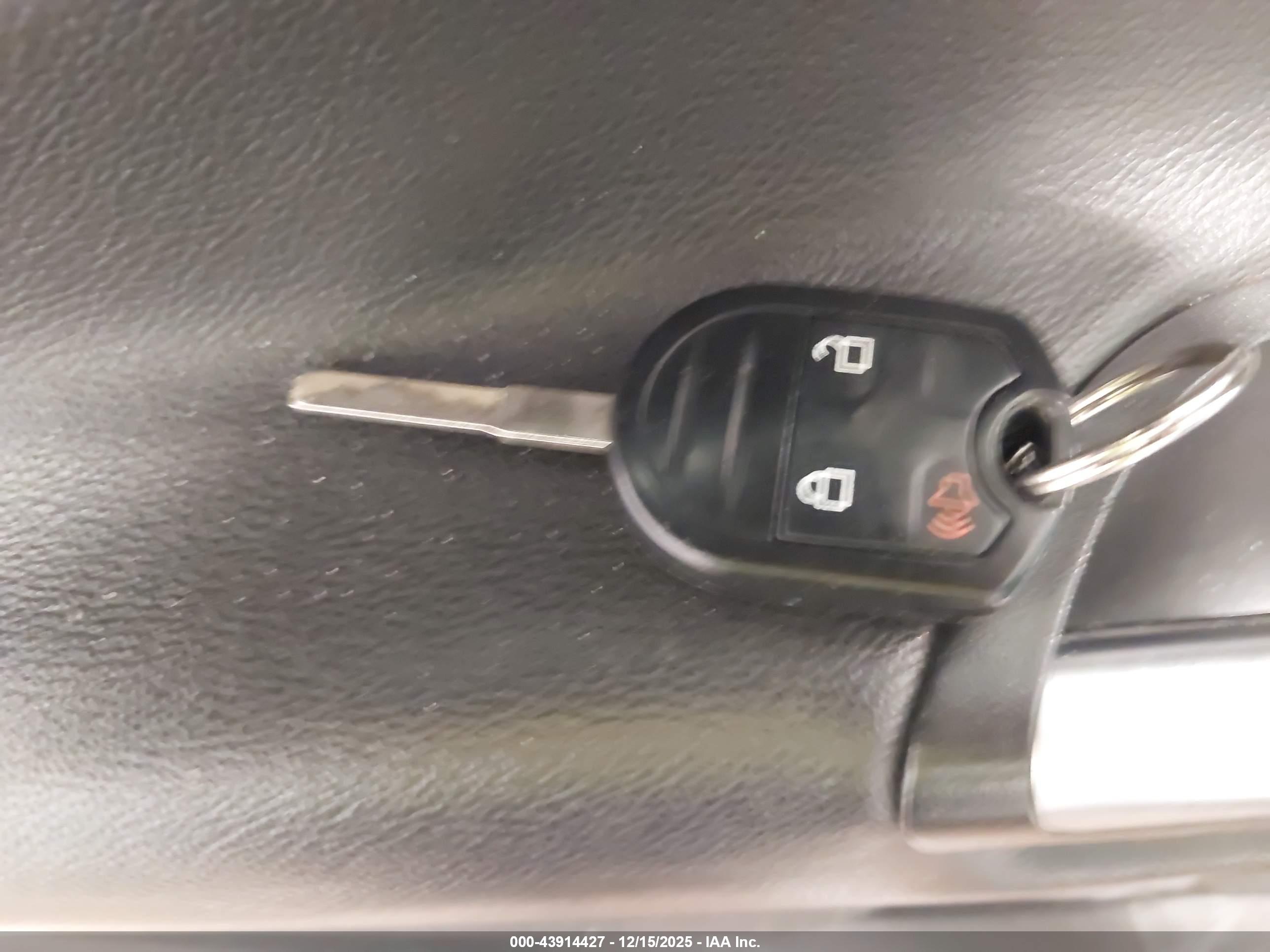 FORD ESCAPE image 11