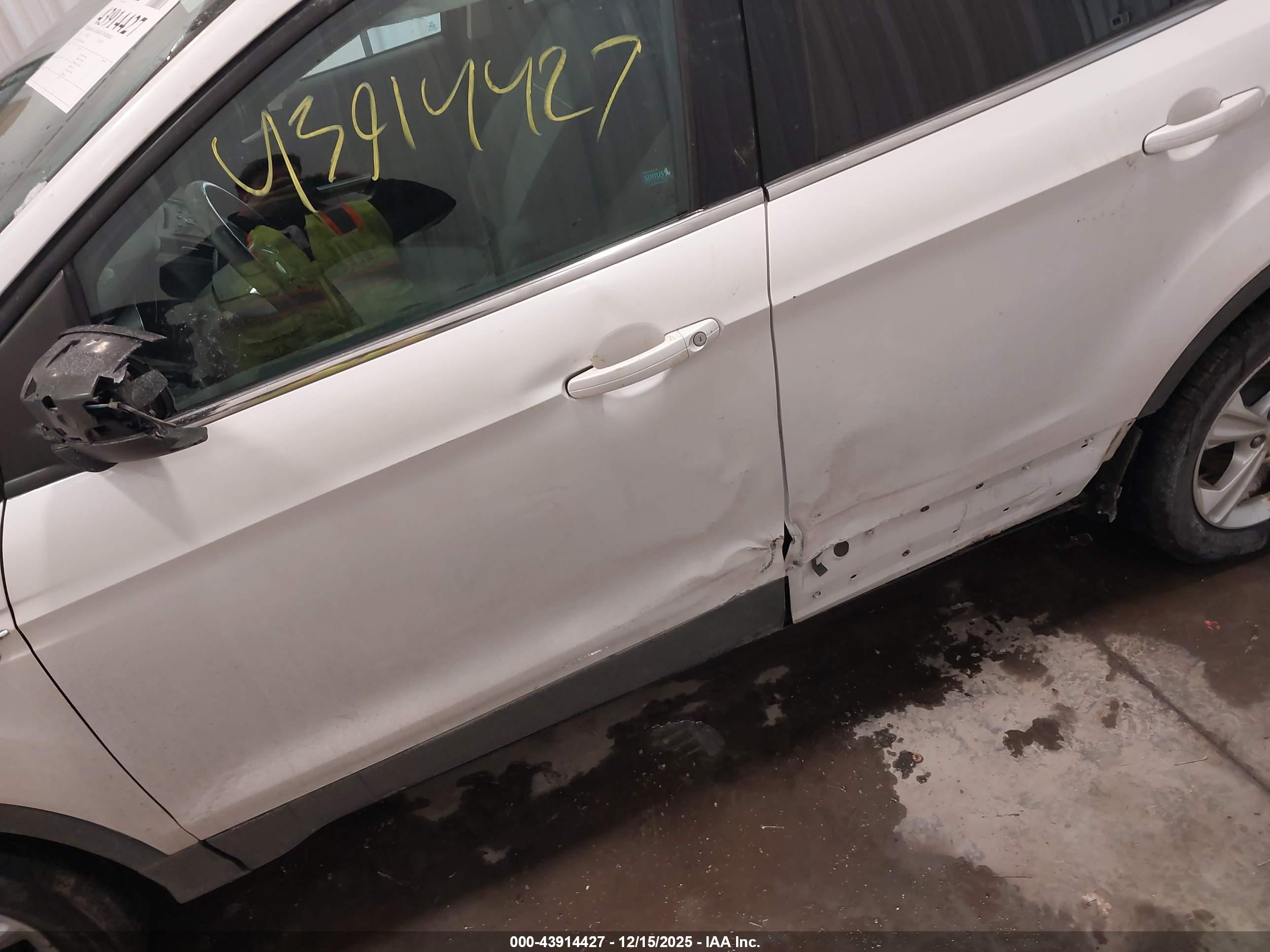 FORD ESCAPE image 6
