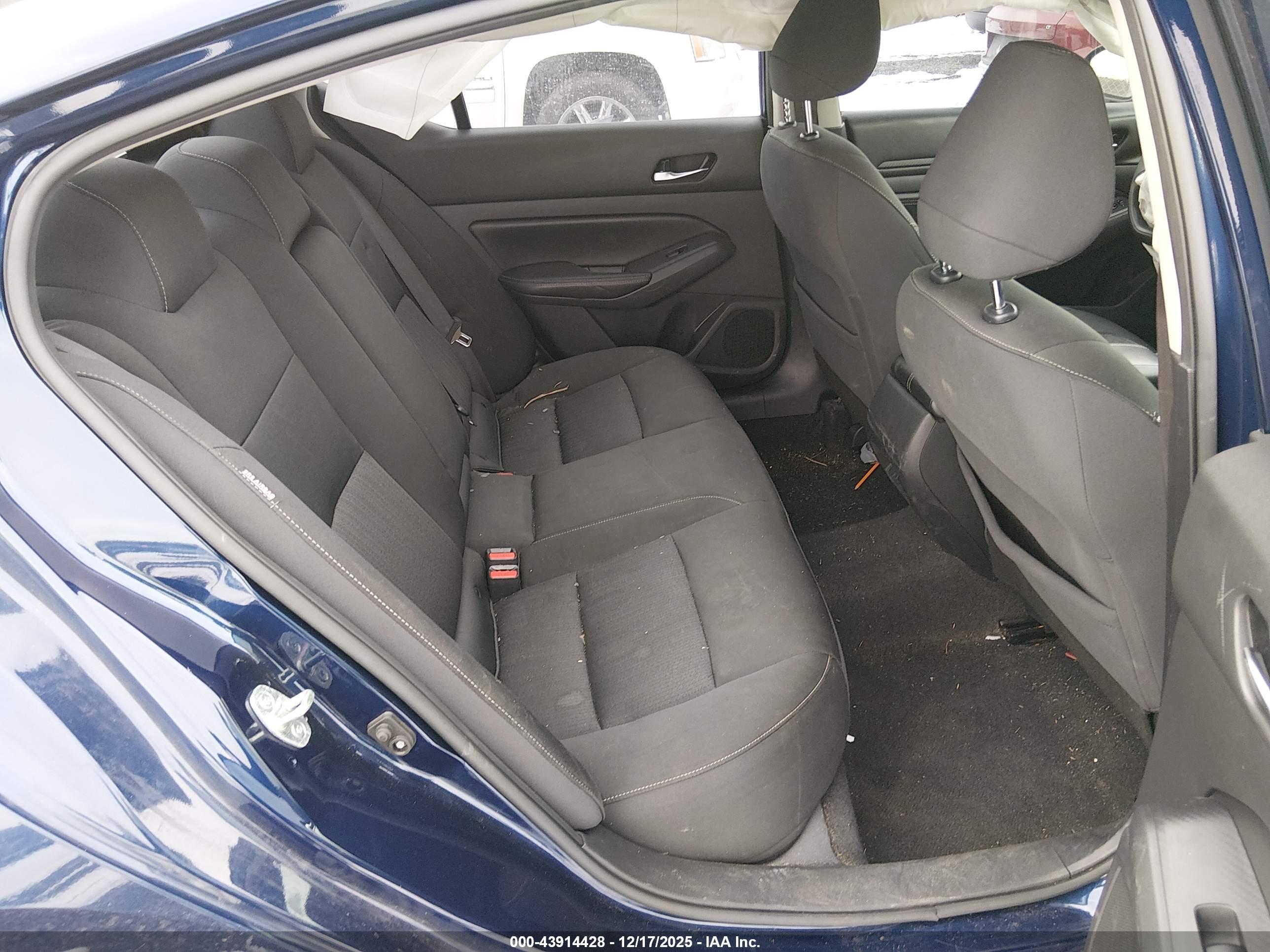 NISSAN ALTIMA image 8