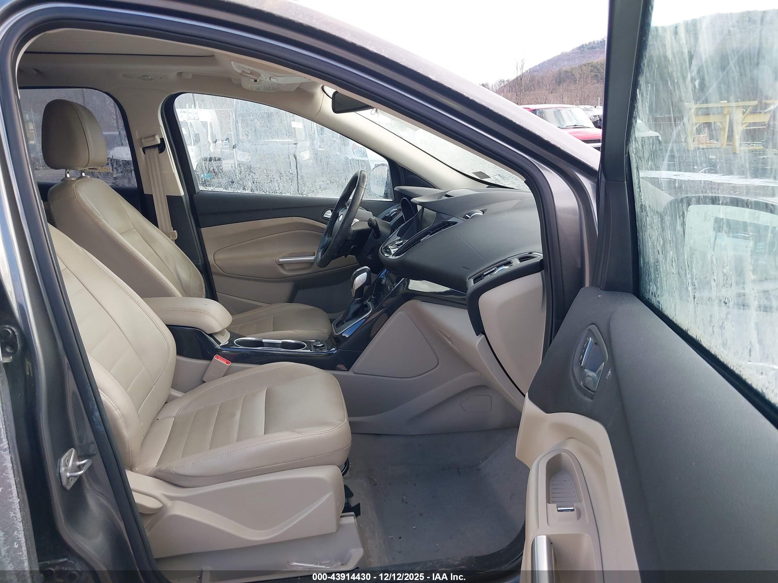 FORD ESCAPE image 5