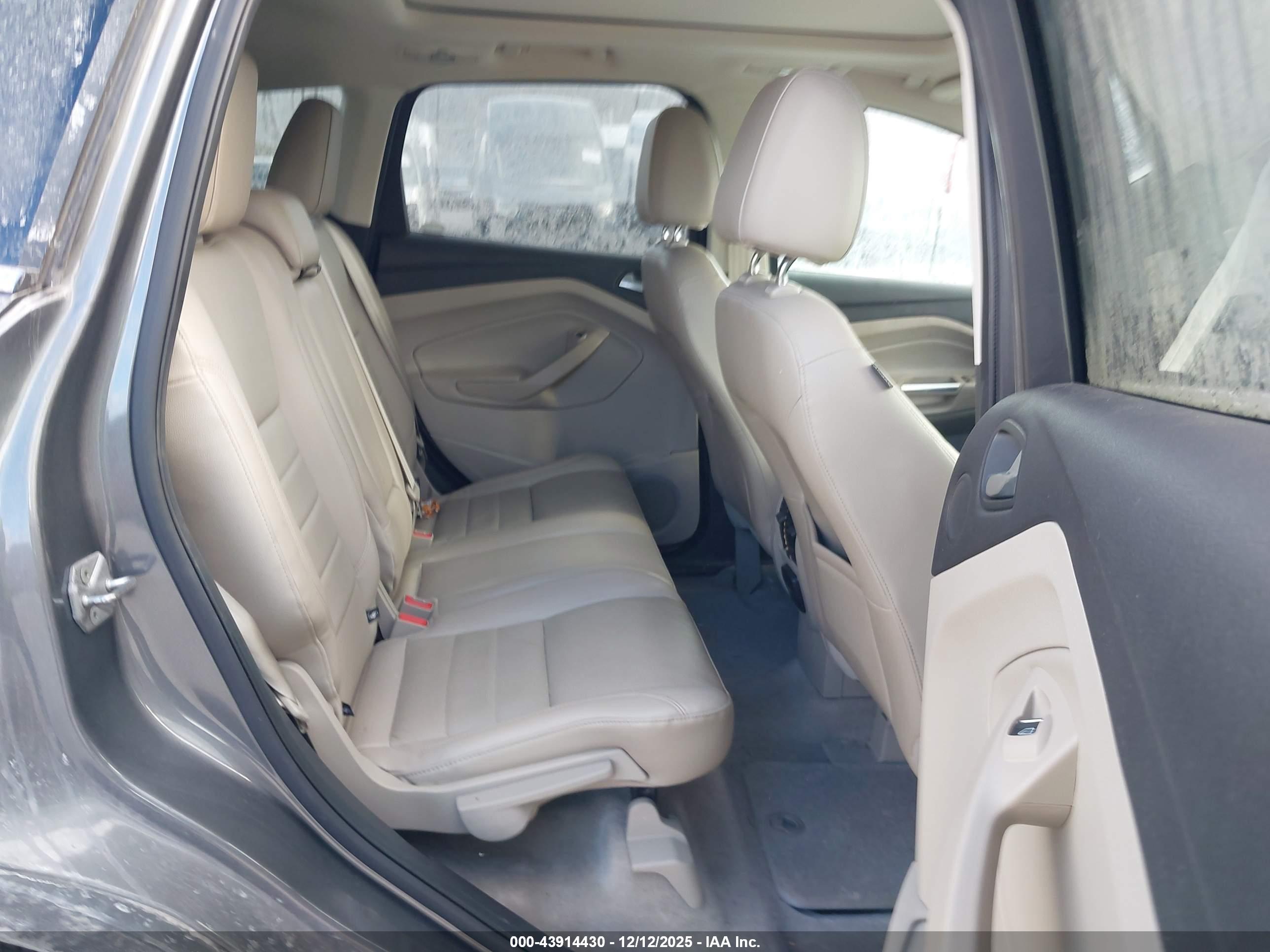 FORD ESCAPE image 8