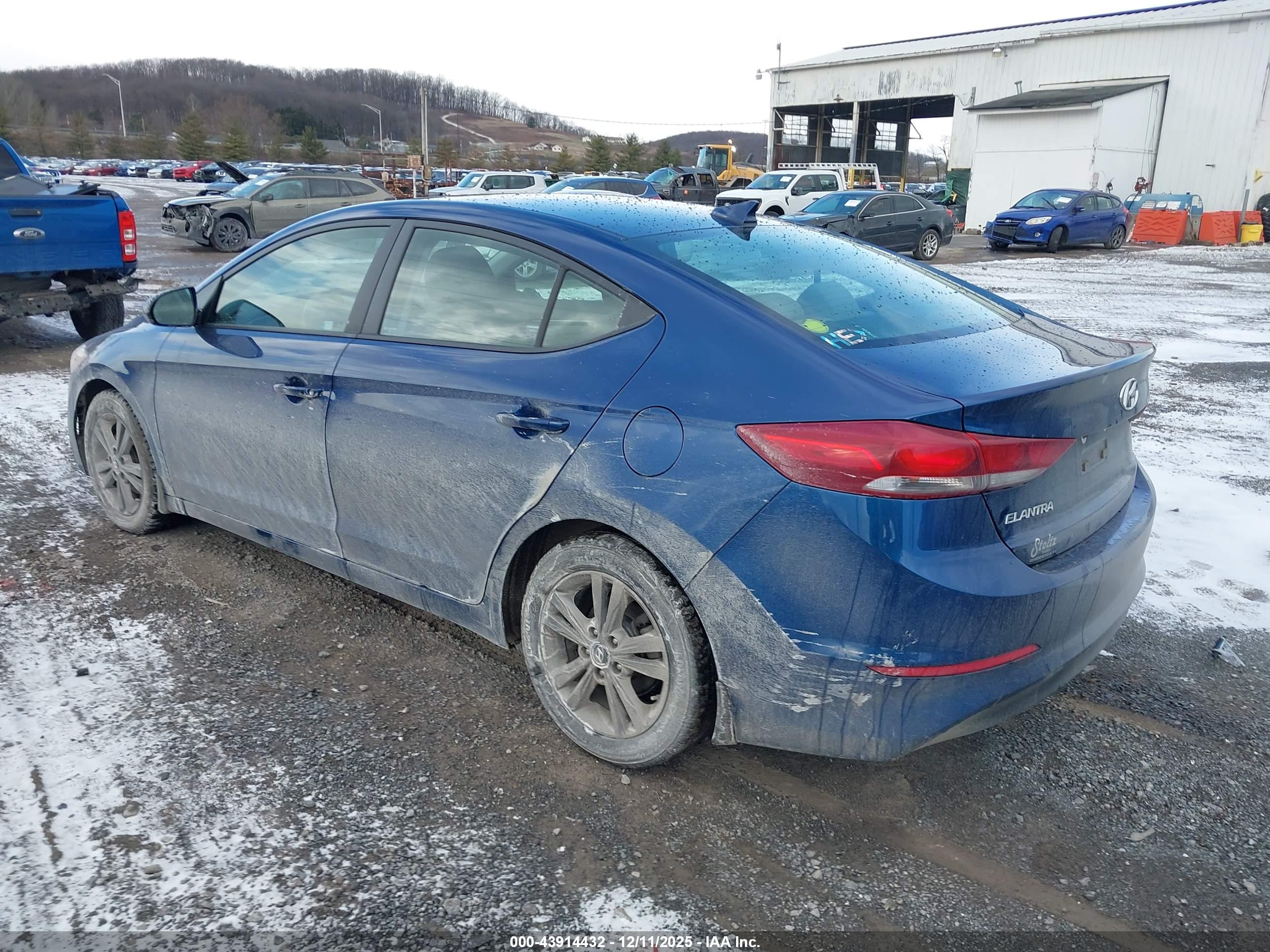 HYUNDAI ELANTRA image 3