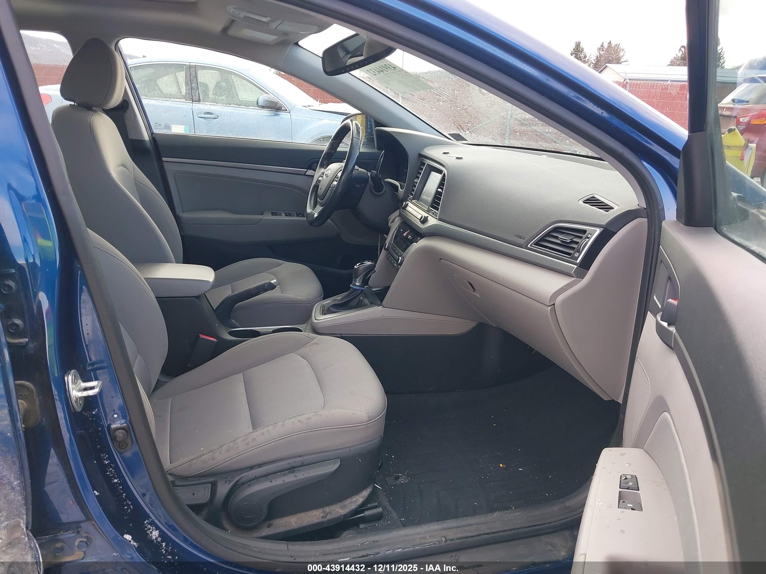 HYUNDAI ELANTRA image 5