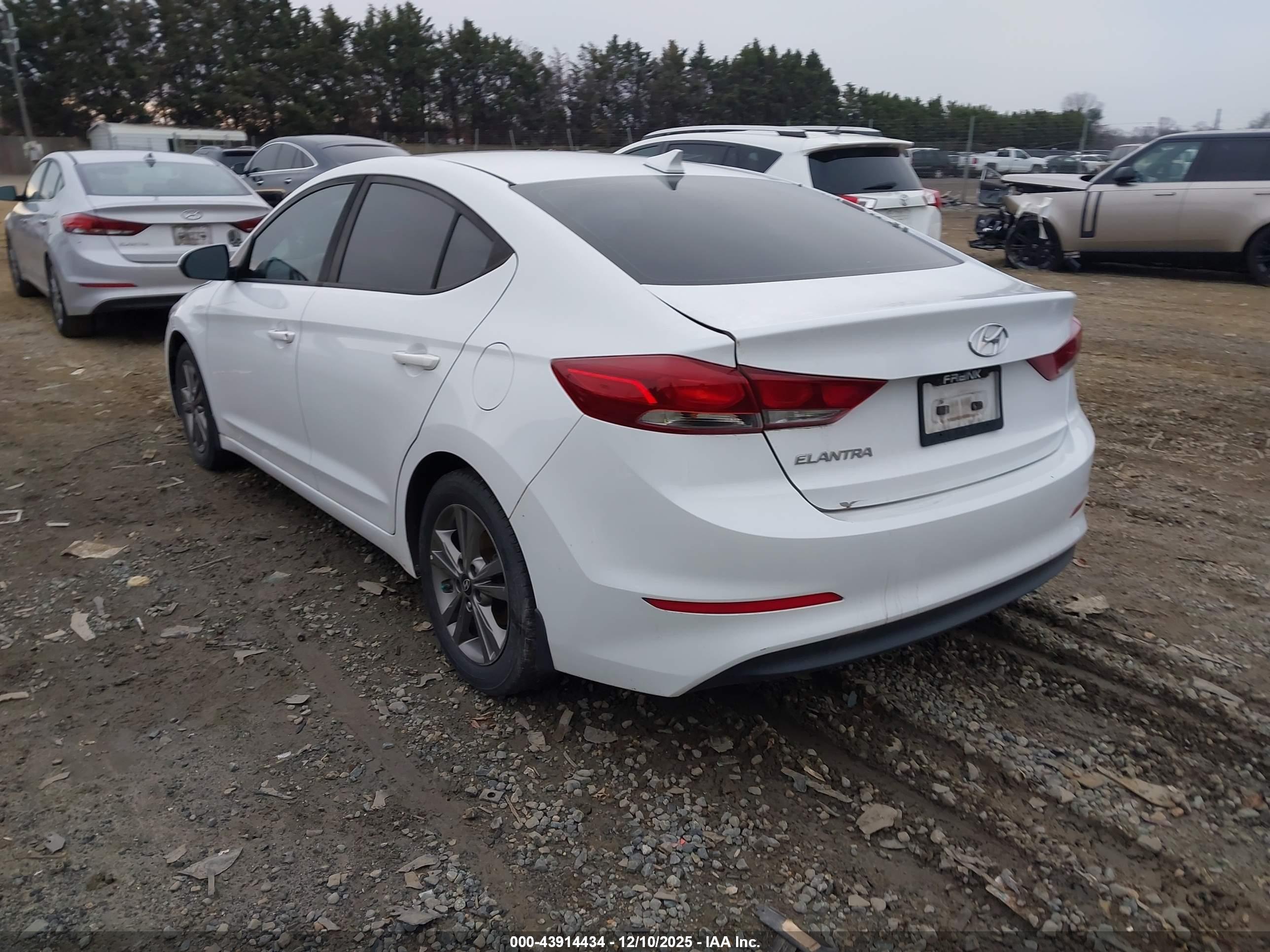 HYUNDAI ELANTRA image 3