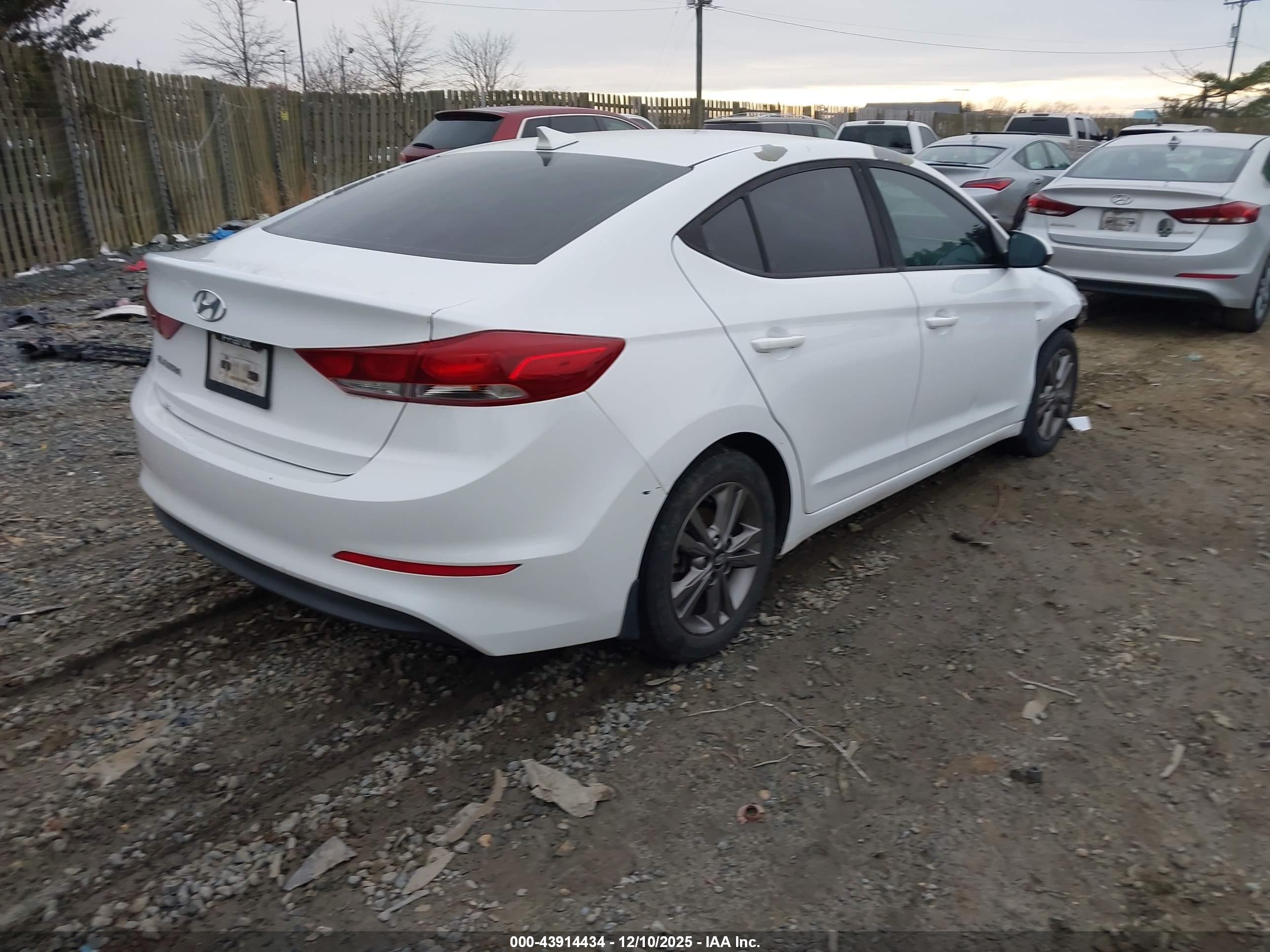 HYUNDAI ELANTRA image 4