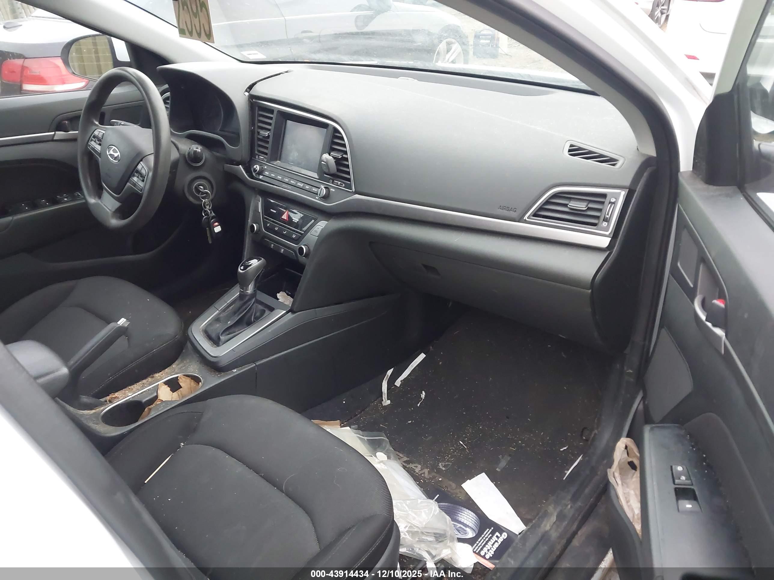 HYUNDAI ELANTRA image 5