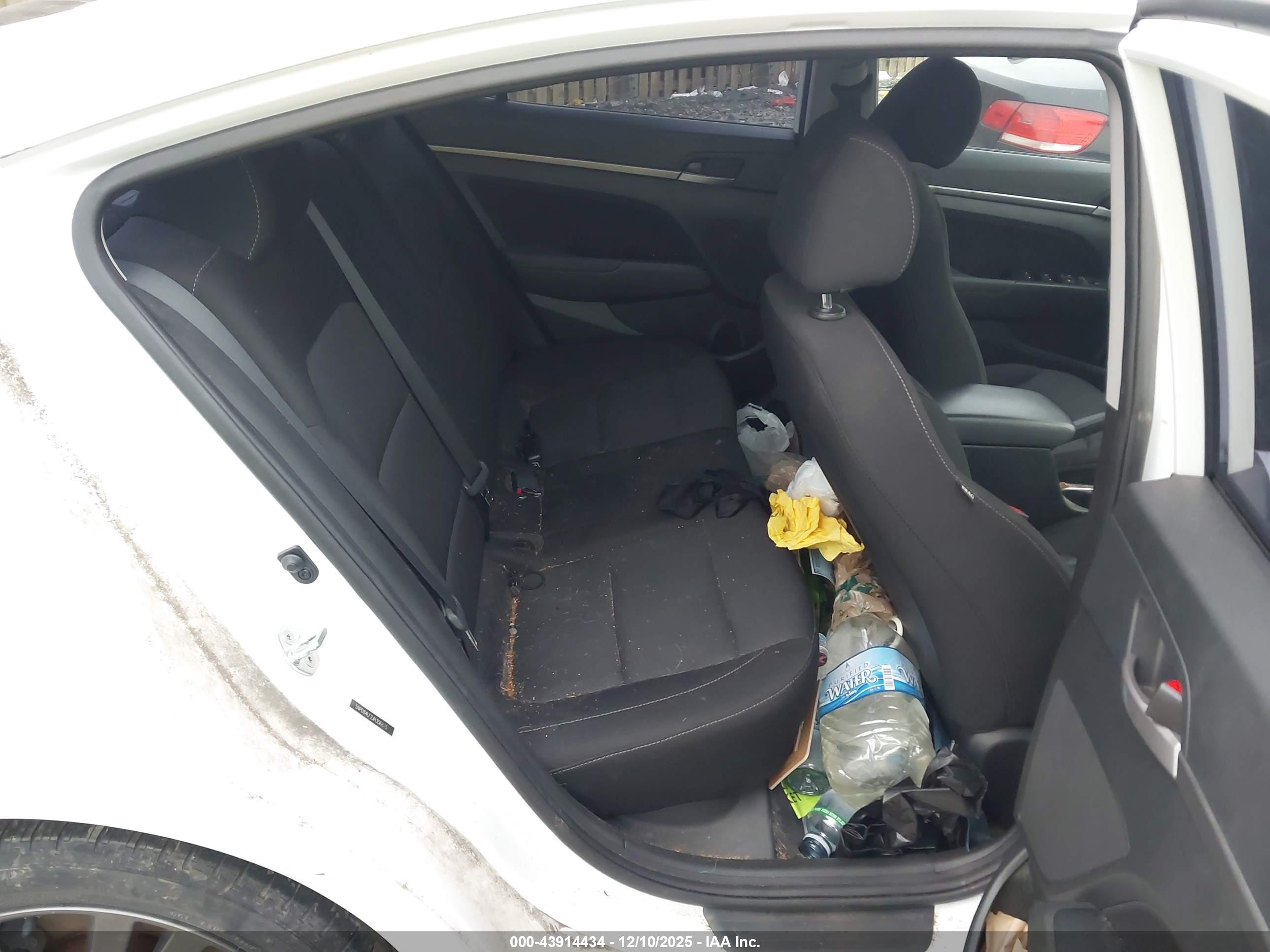 HYUNDAI ELANTRA image 8