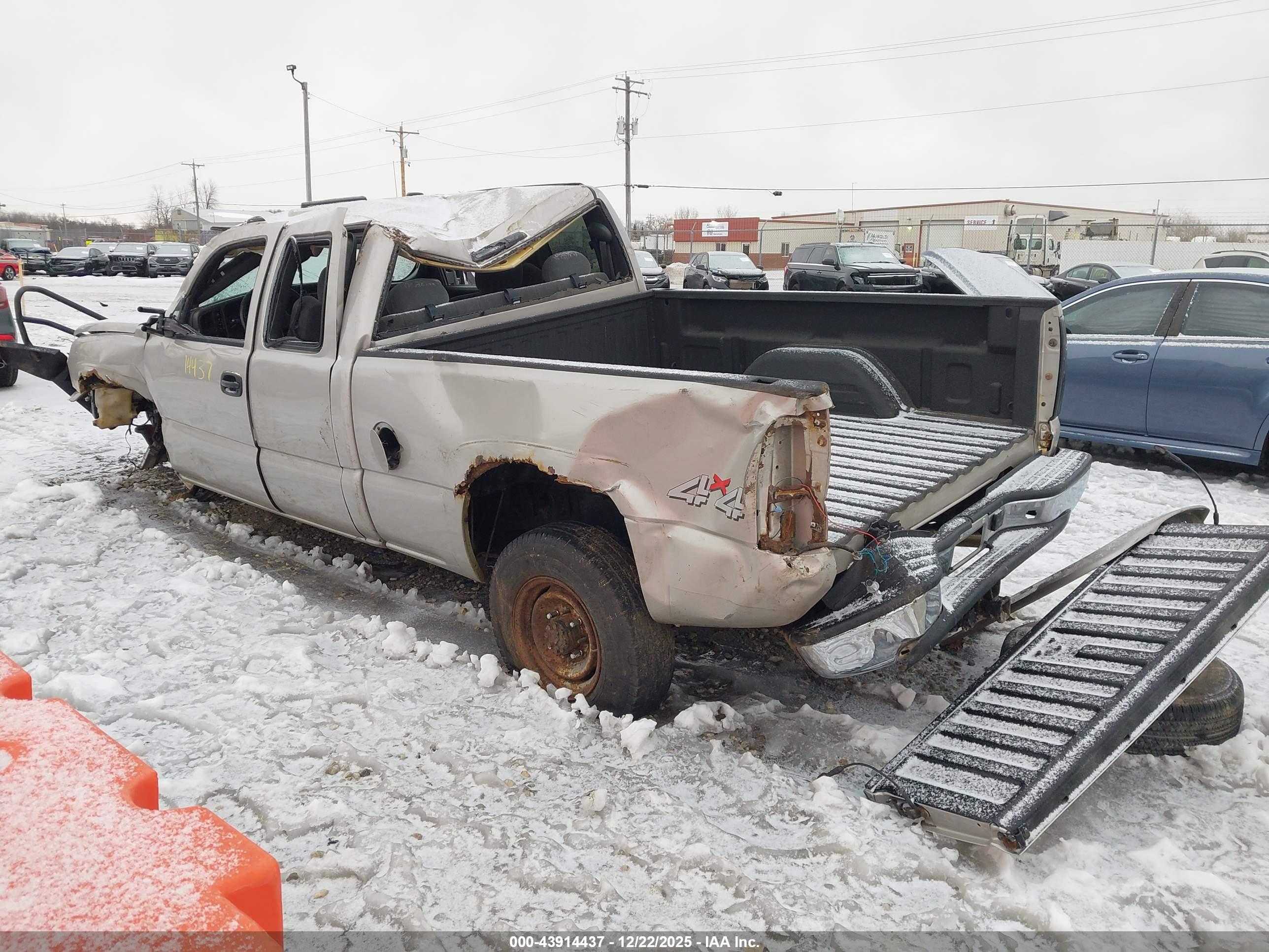 CHEVROLET SILVERADO image 3