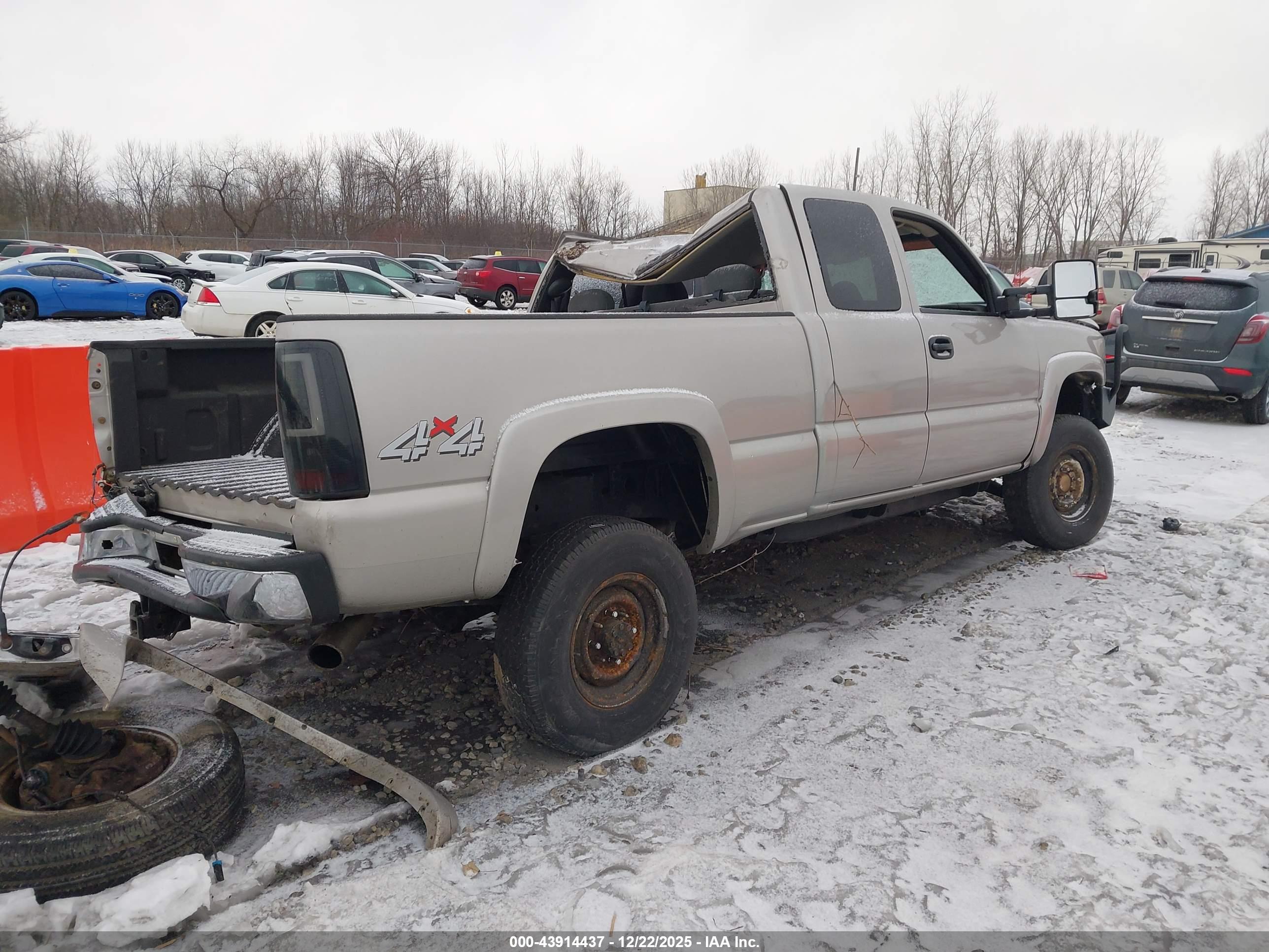 CHEVROLET SILVERADO image 4