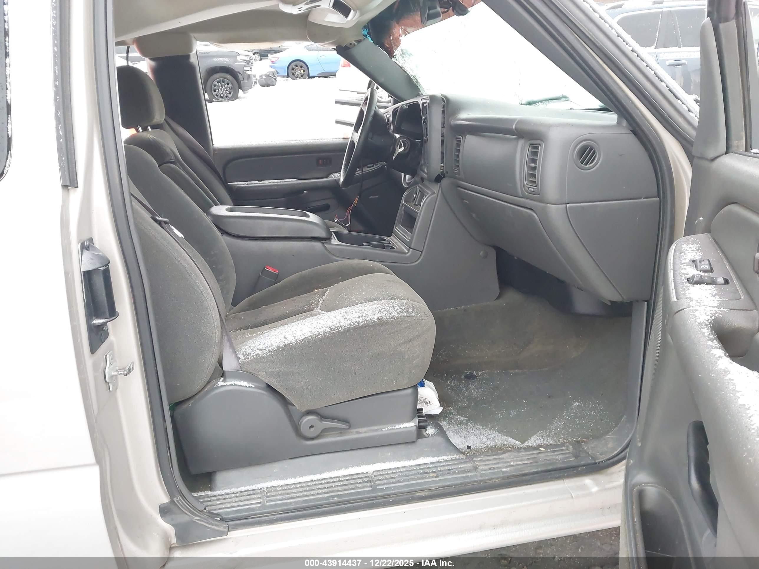 CHEVROLET SILVERADO image 5