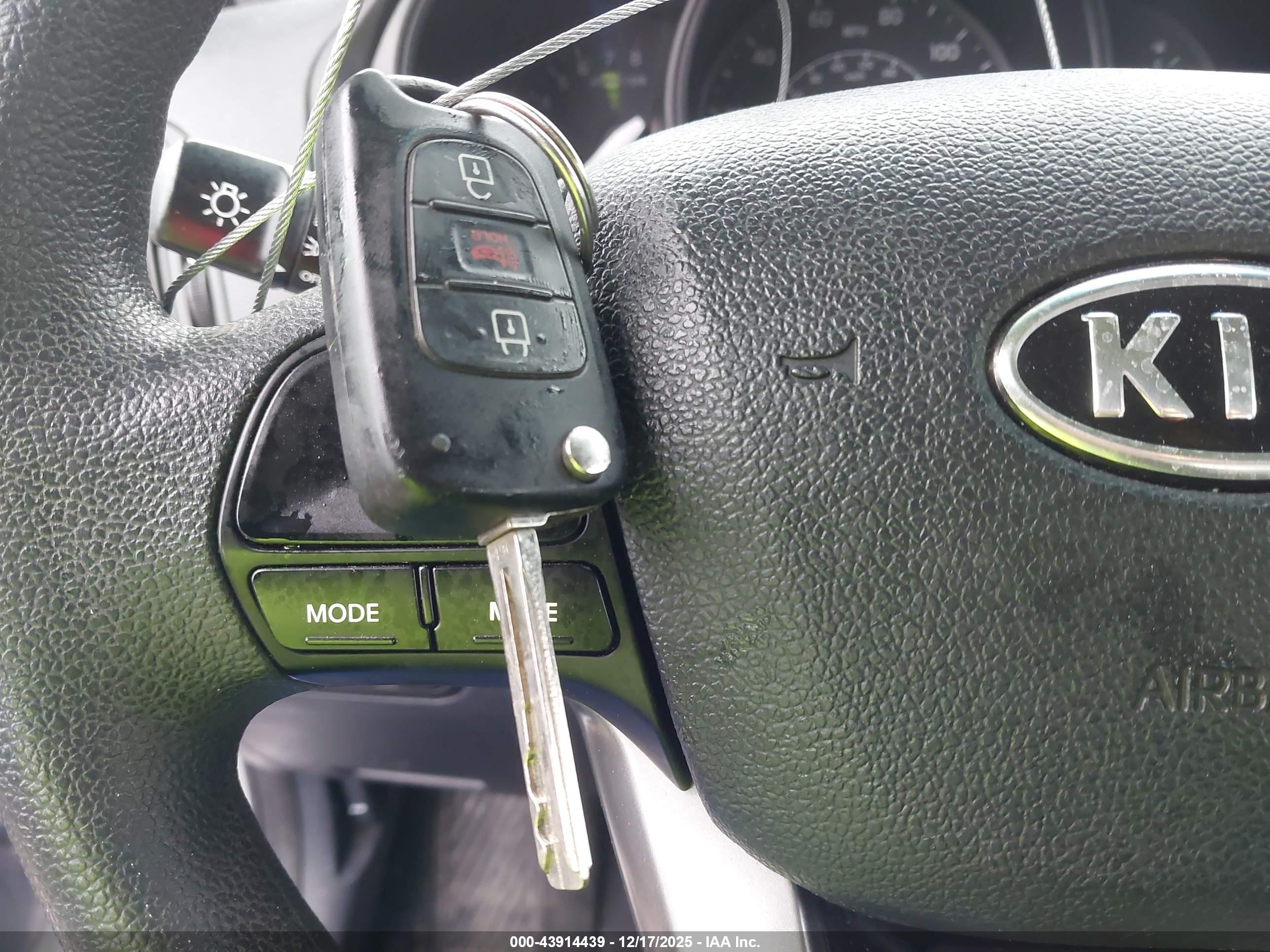 KIA RIO image 11