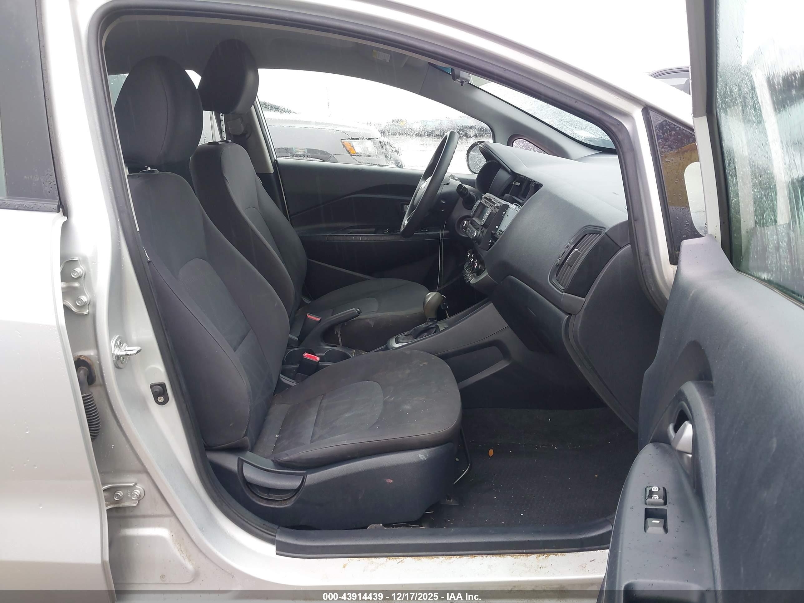 KIA RIO image 5