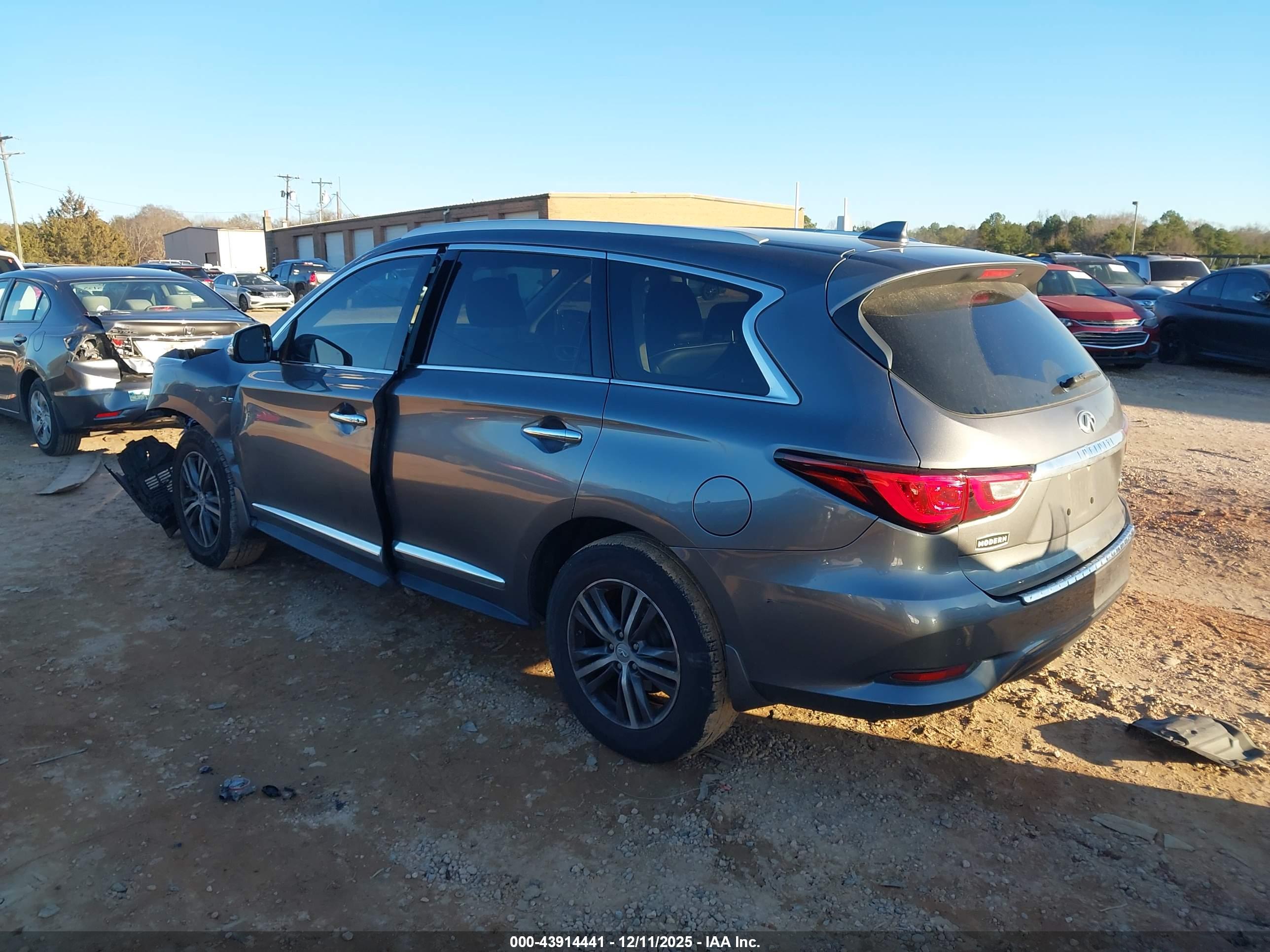 INFINITI QX60 image 3
