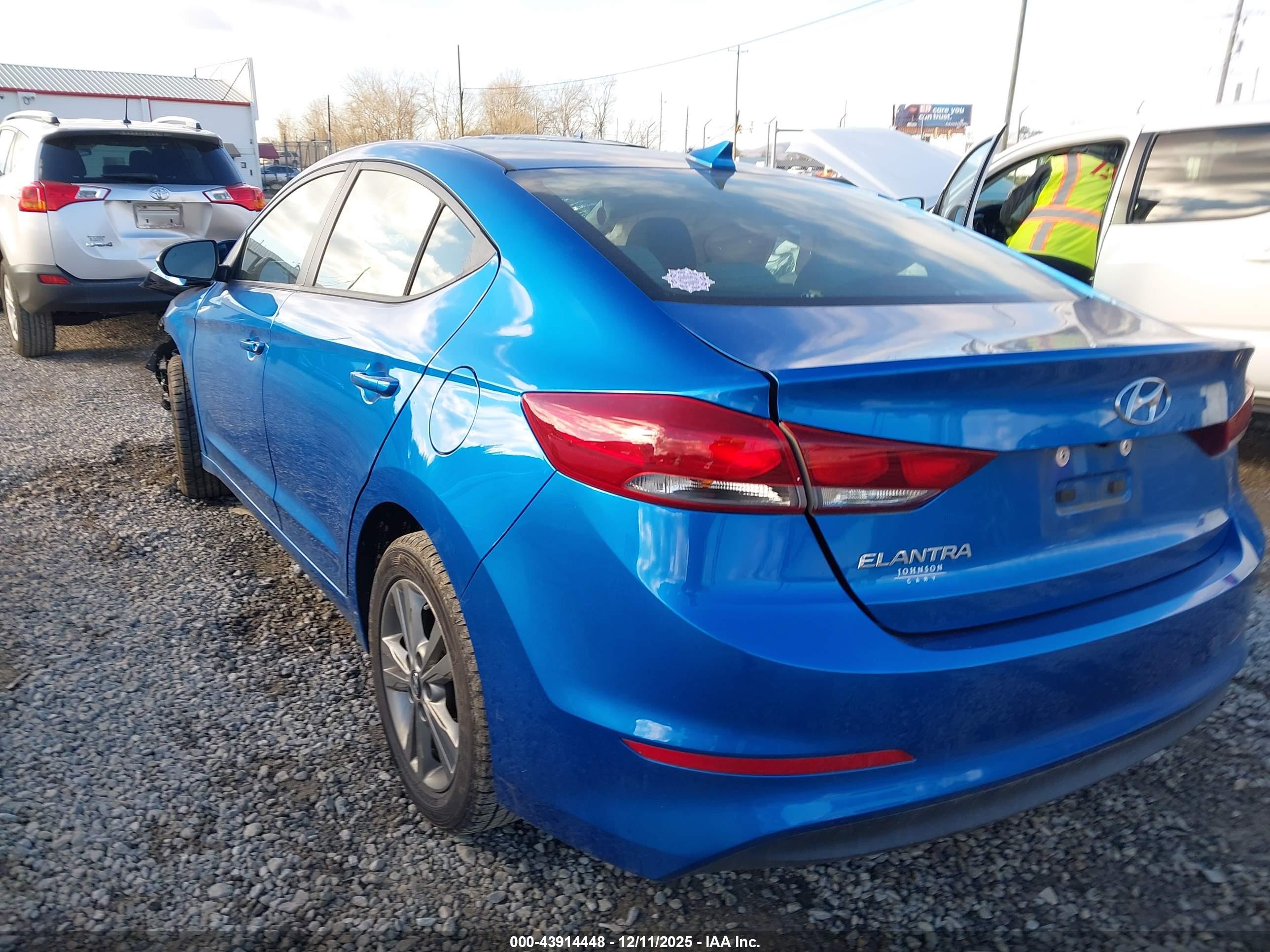 HYUNDAI ELANTRA image 3