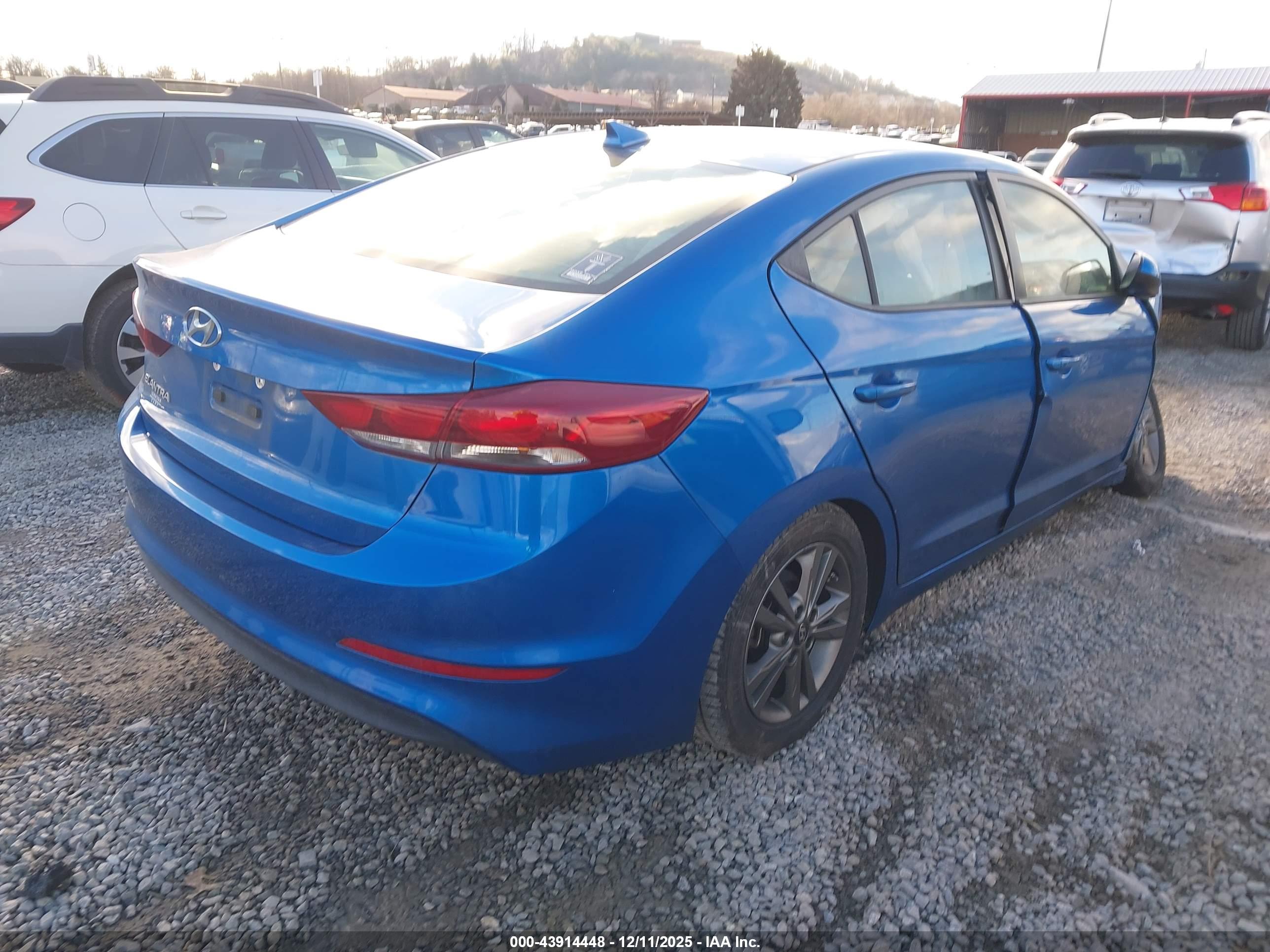 HYUNDAI ELANTRA image 4