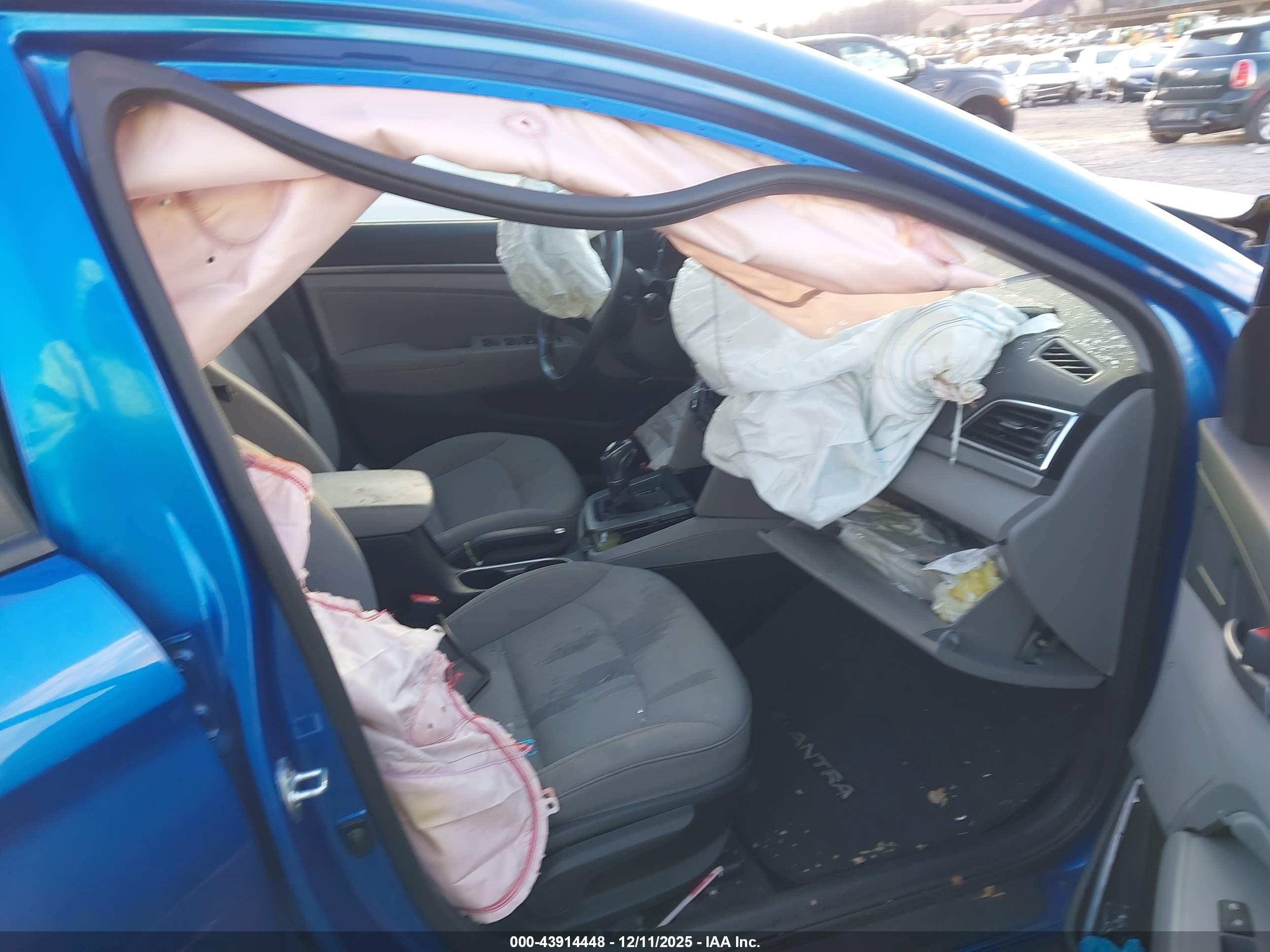 HYUNDAI ELANTRA image 5