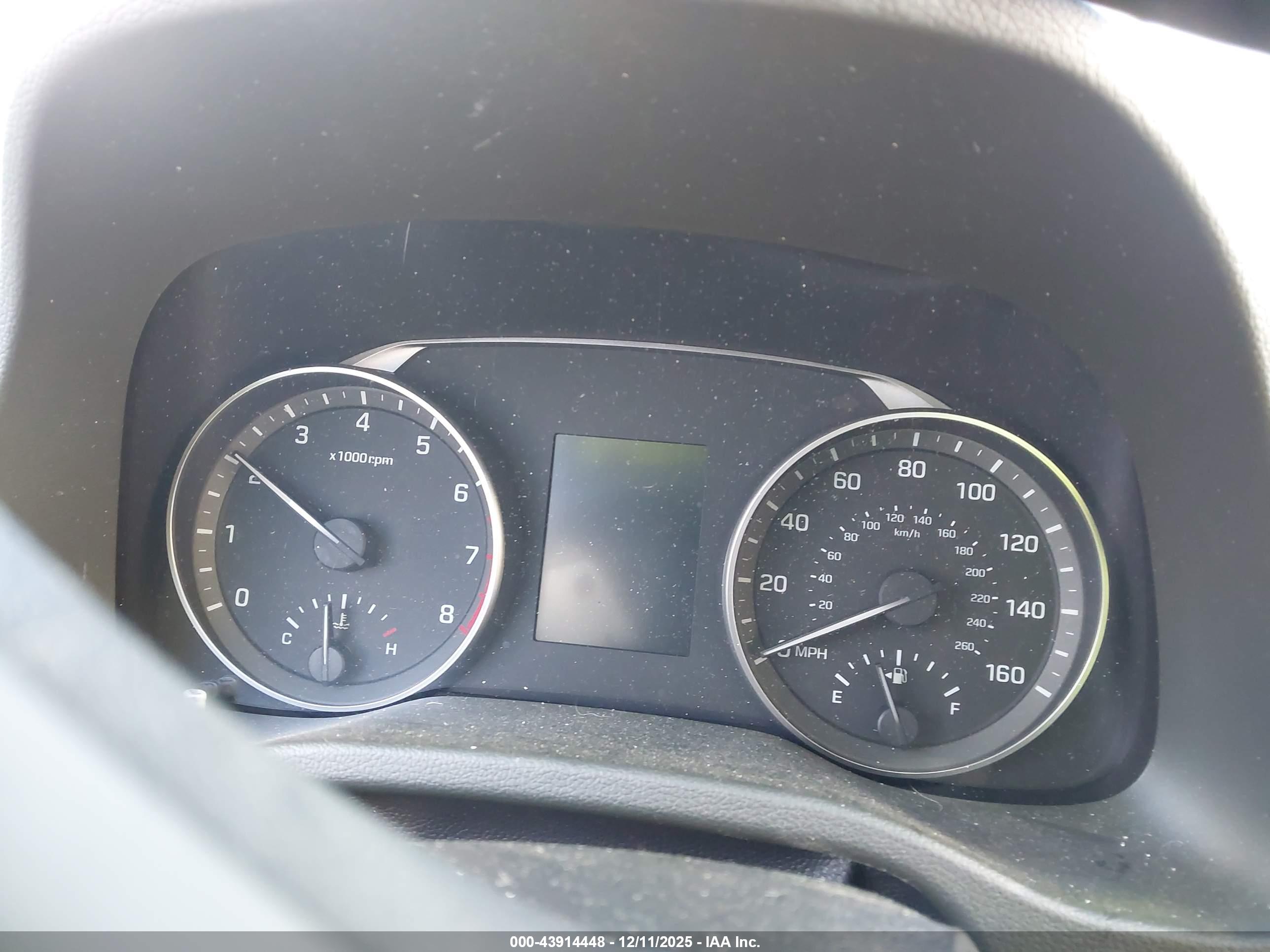 HYUNDAI ELANTRA image 7