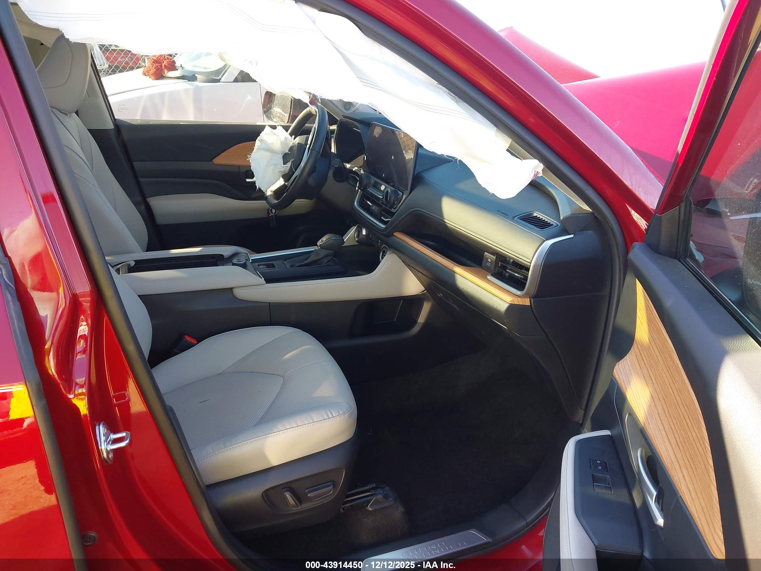 TOYOTA GRAND image 5