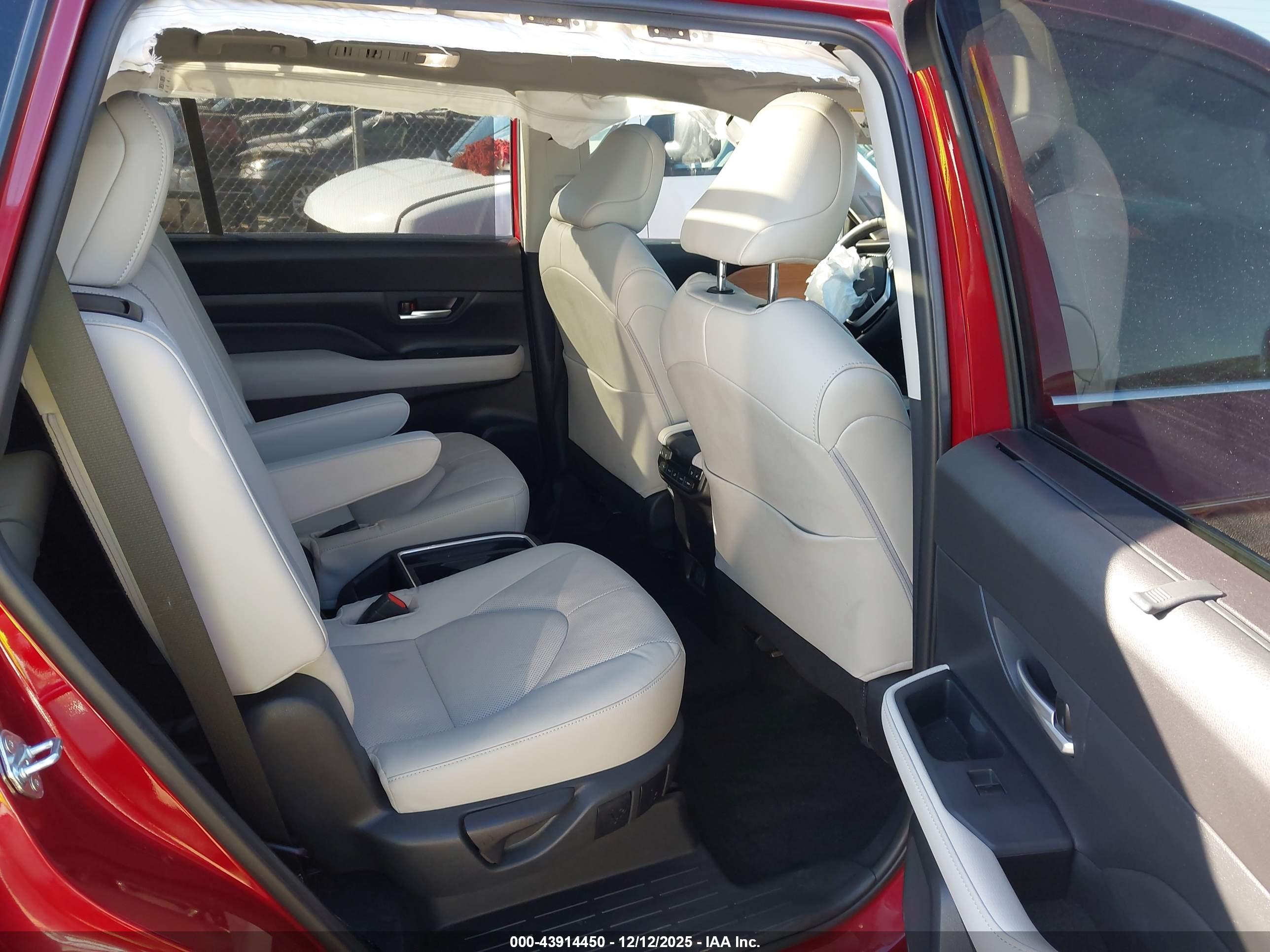 TOYOTA GRAND image 8