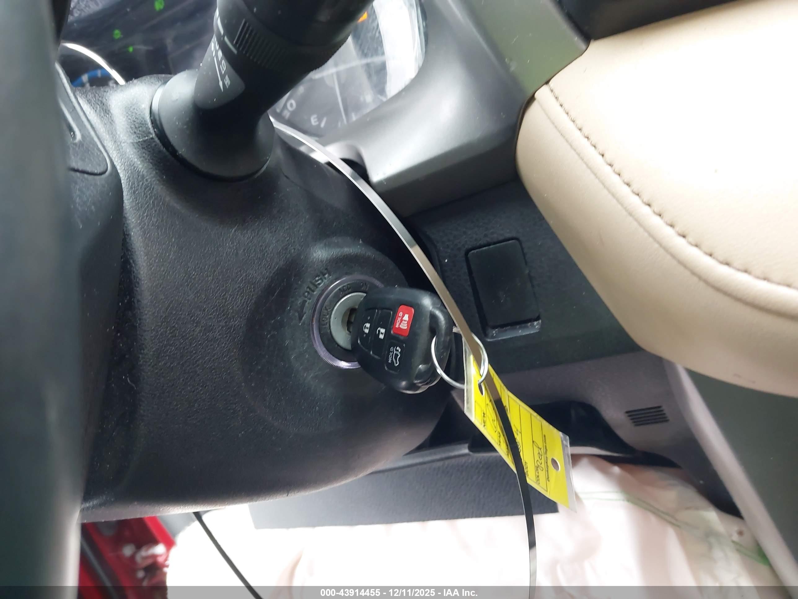 TOYOTA RAV4 image 11