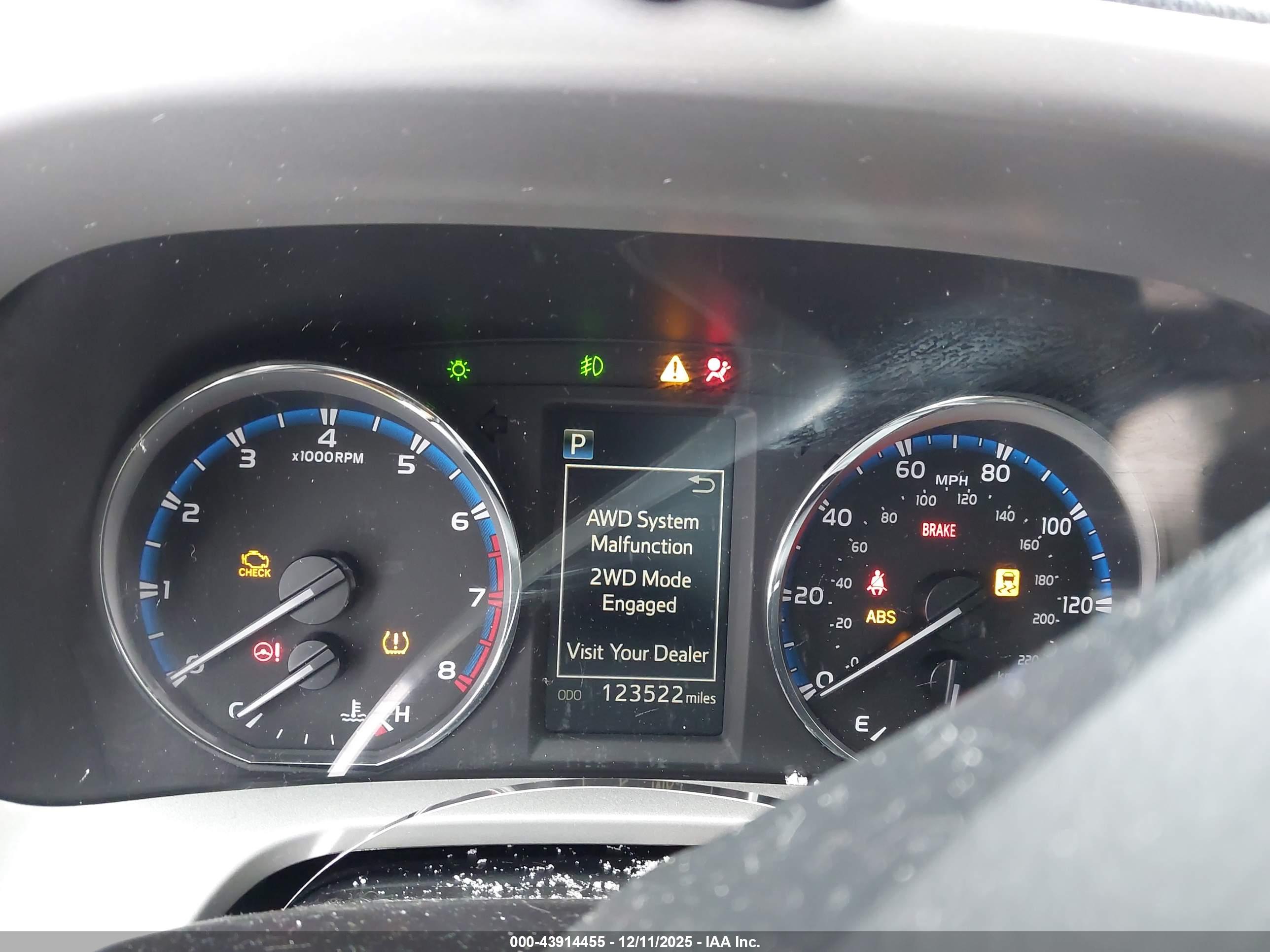 TOYOTA RAV4 image 7