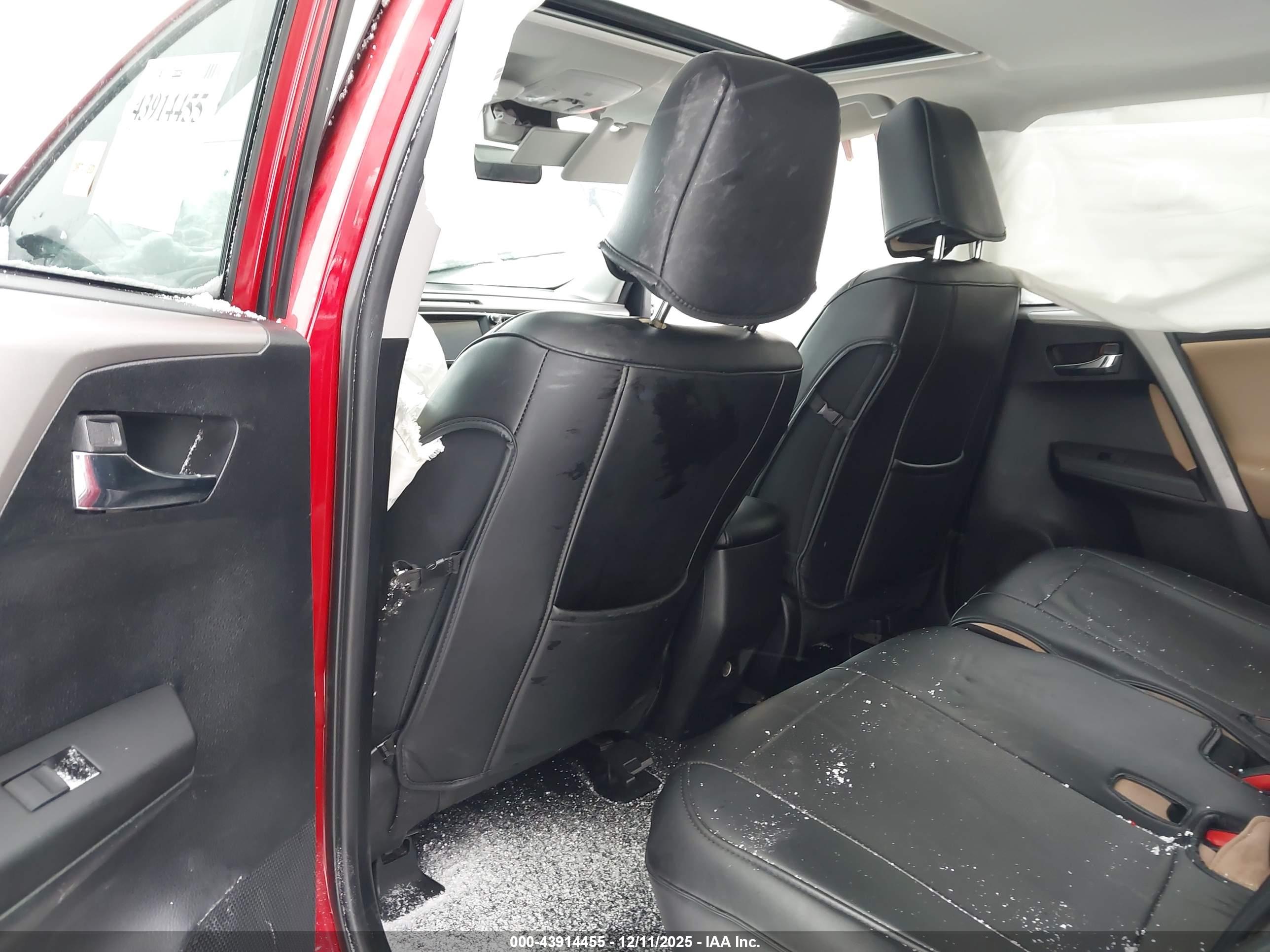 TOYOTA RAV4 image 8