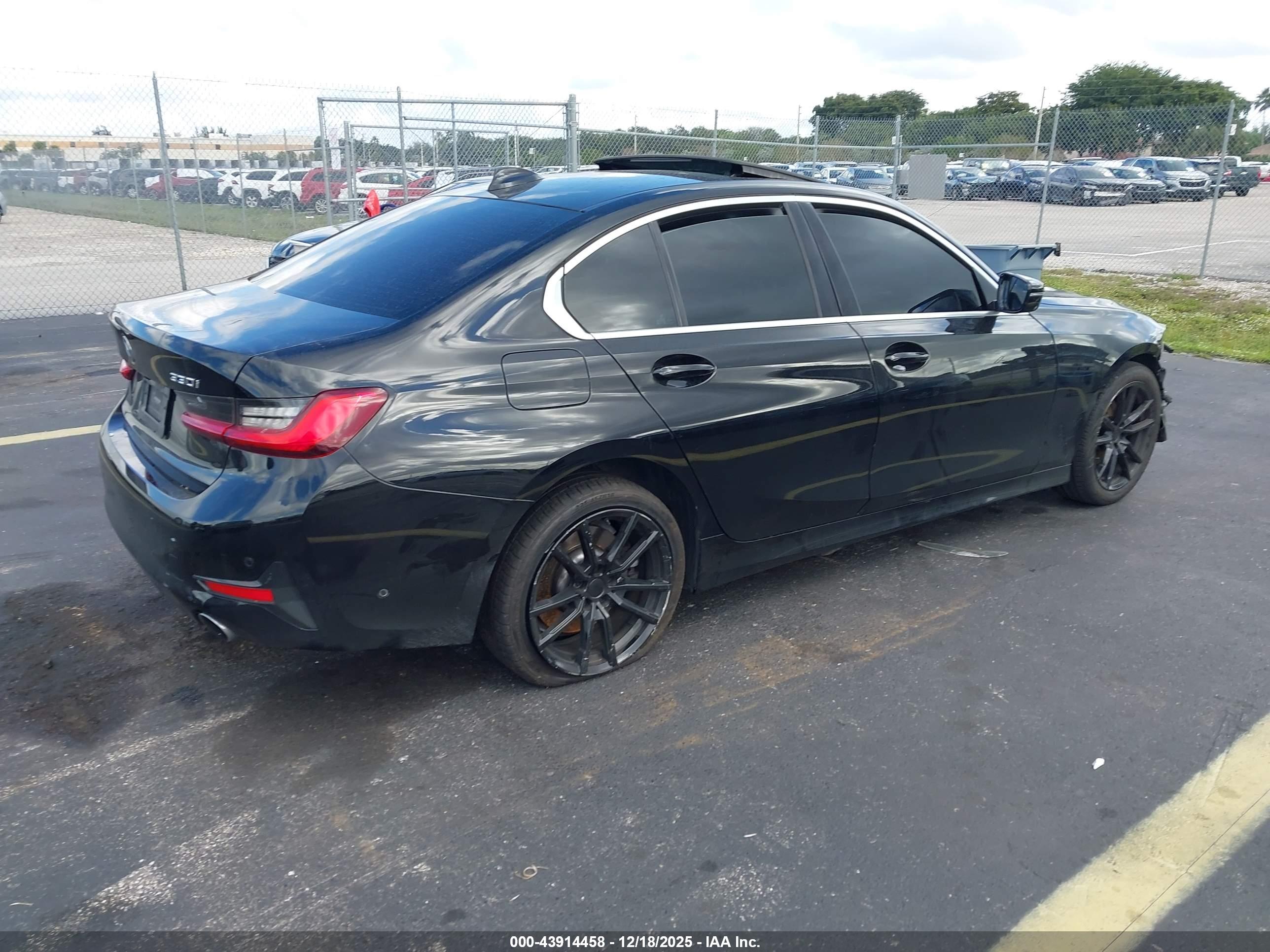 BMW 330I image 4