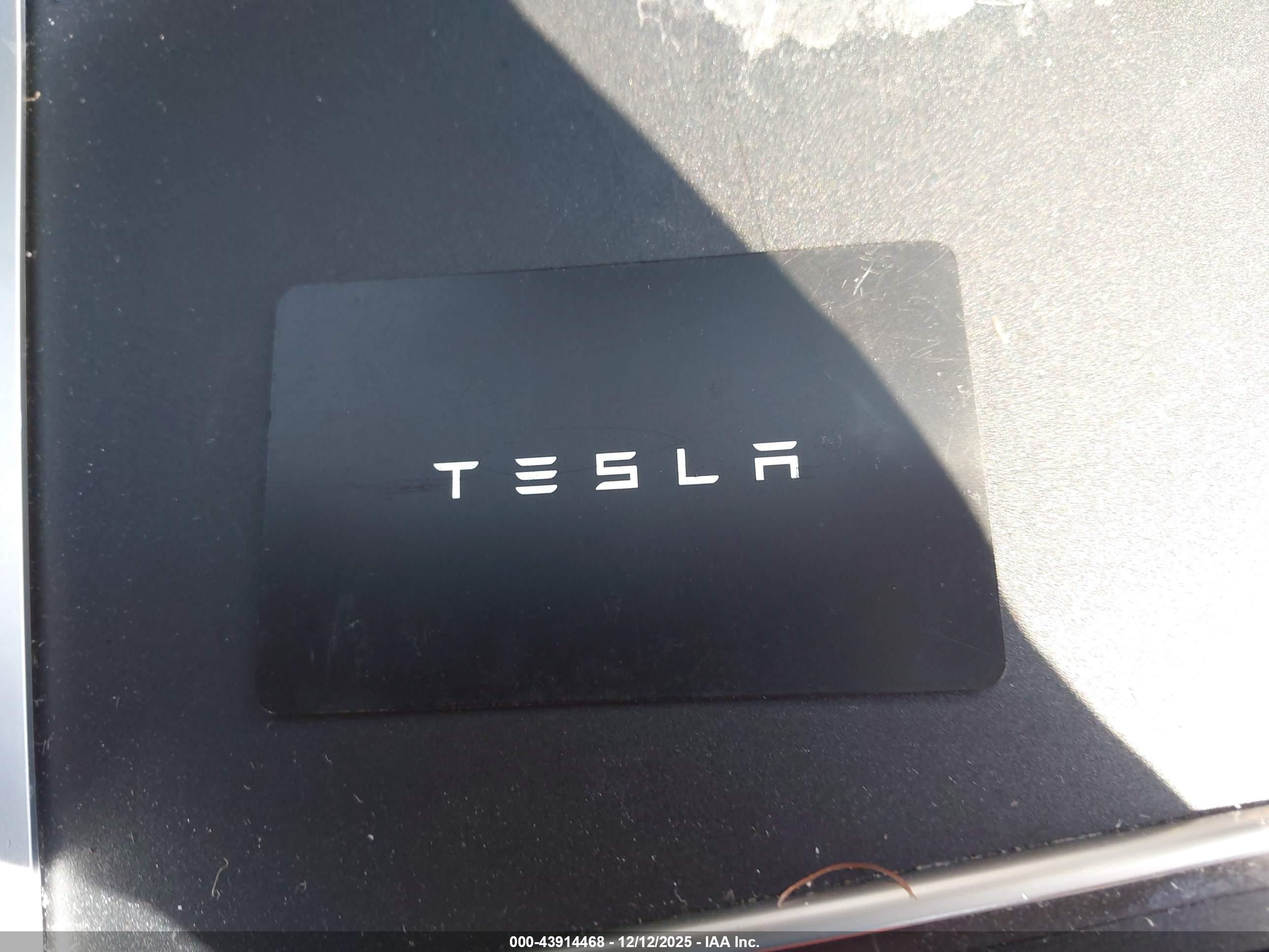 TESLA MODEL image 11